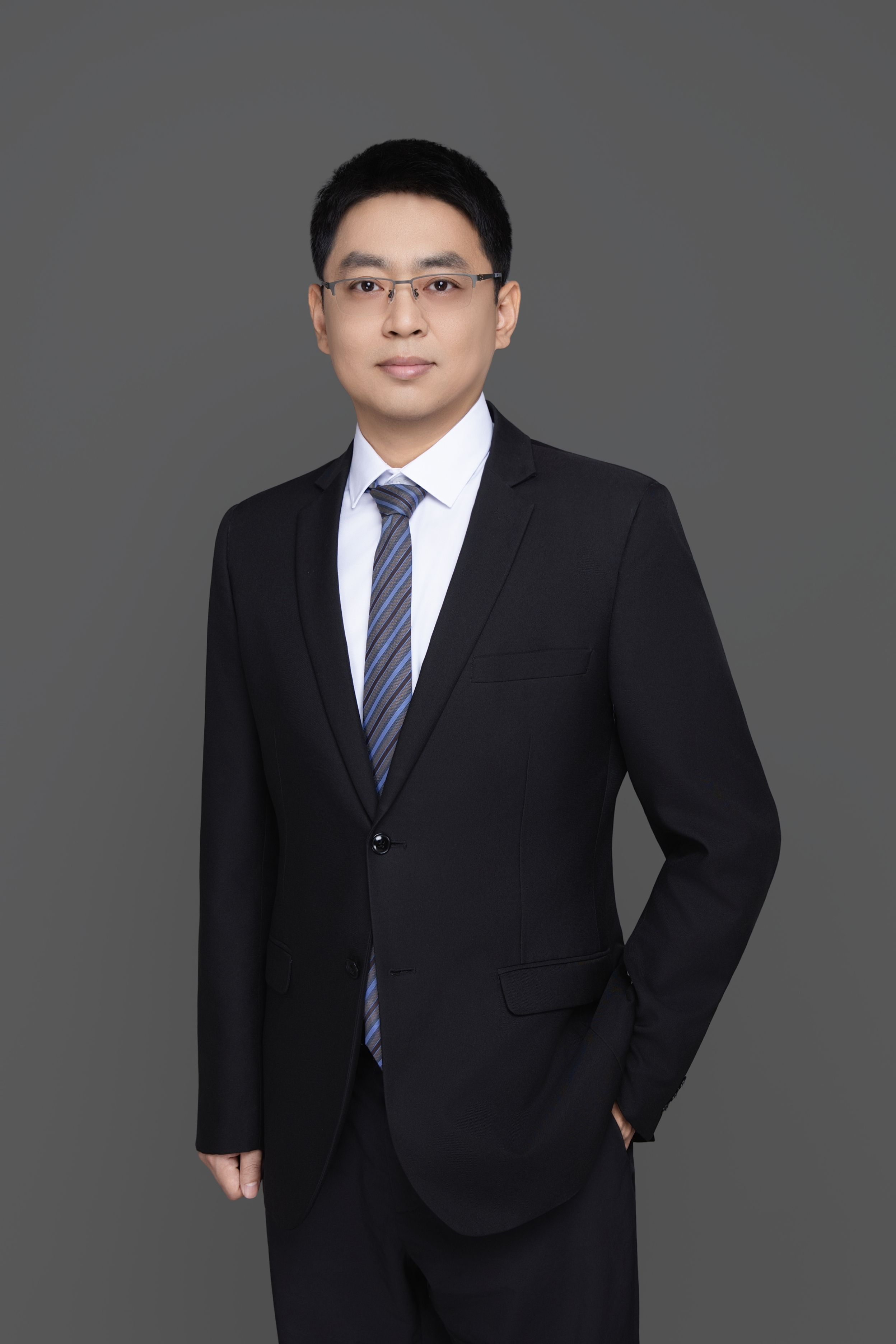 张晓维 职业照 2.jpg