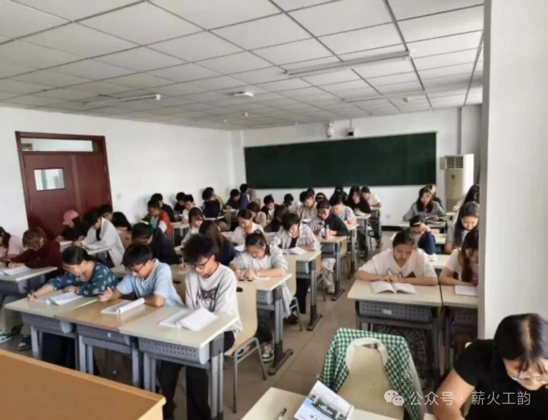 学风涵养筑根基 手册践行明规范——工会学院组织新生《学生手册》学习考核活动