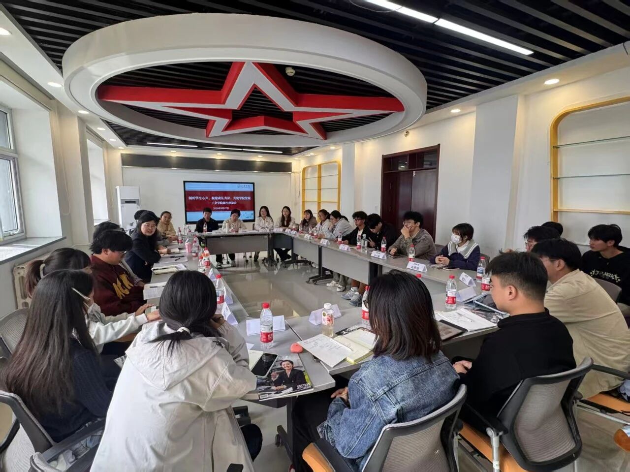 倾听心声聚共识  开门纳谏促发展 —— 工会学院在涿州校区召开师生座谈会