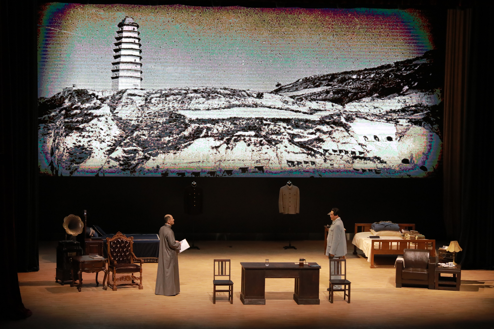 将“党史课堂”搬上舞台，我校开展沉浸式党史学习教育