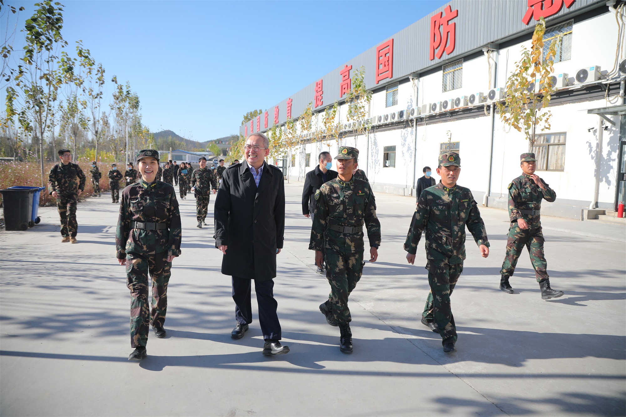 傅德印校长一行亲切慰问2021级“我心向党”主题军训团师生