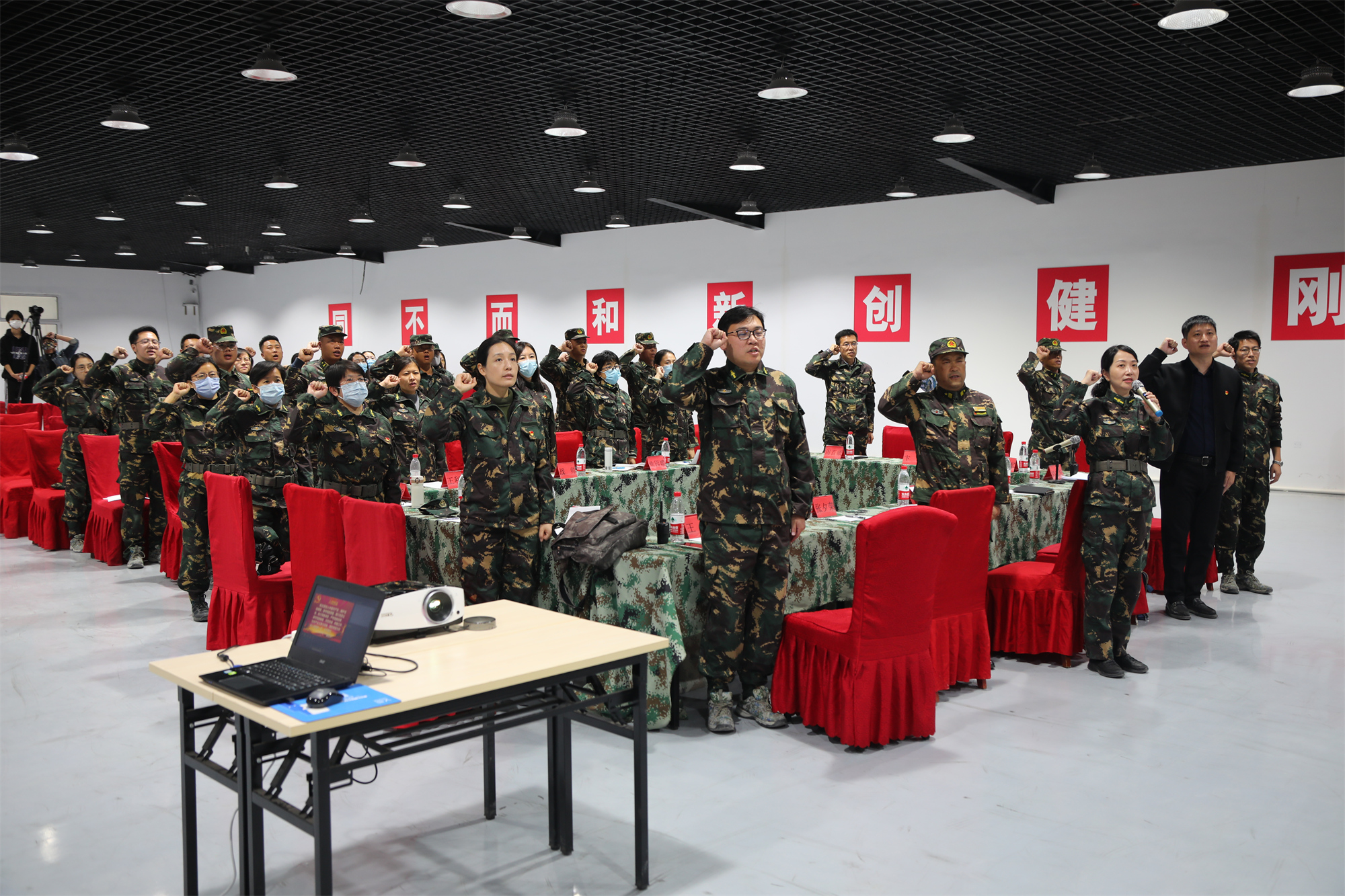 我校2021级军训团机关临时党支部成立