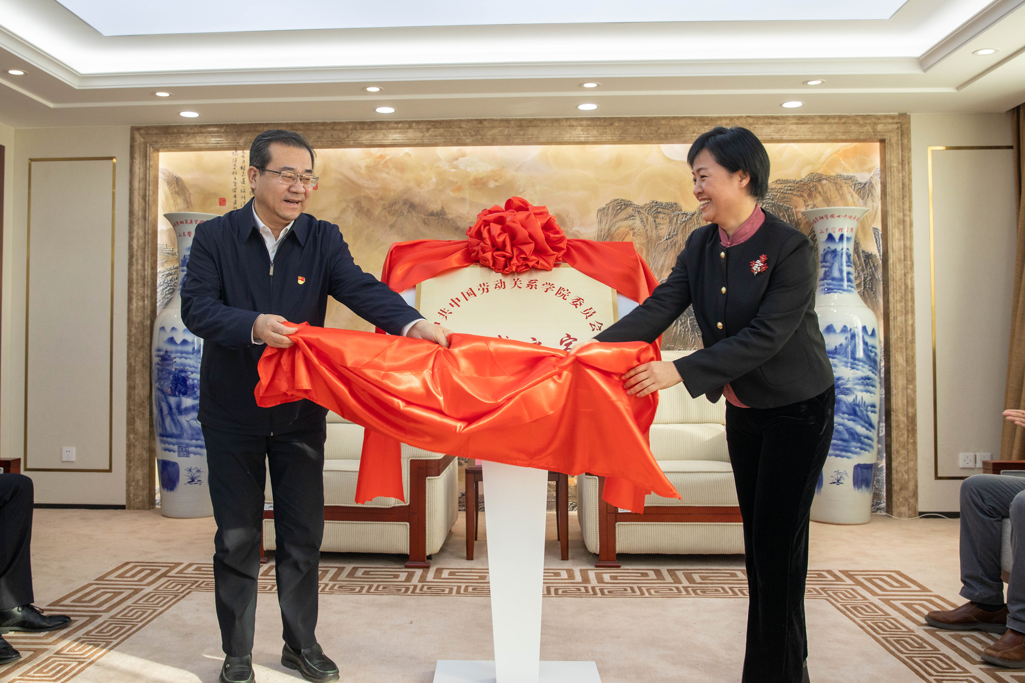 画出最大同心圆——学校举行“统战之家”揭牌仪式