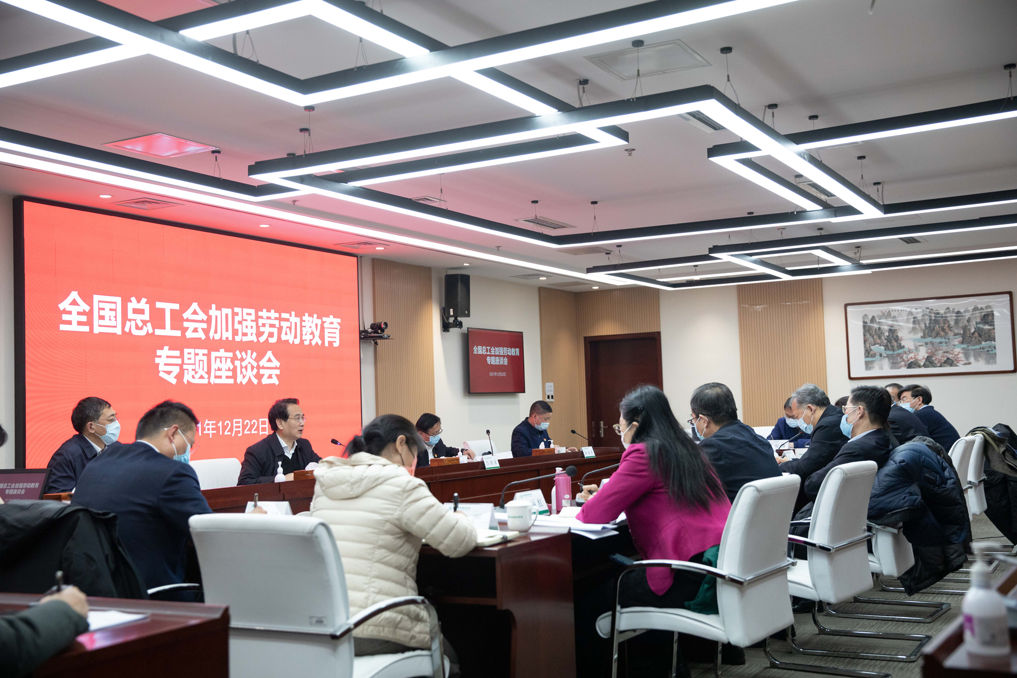 谭天星同志来校作劳动教育专题调研