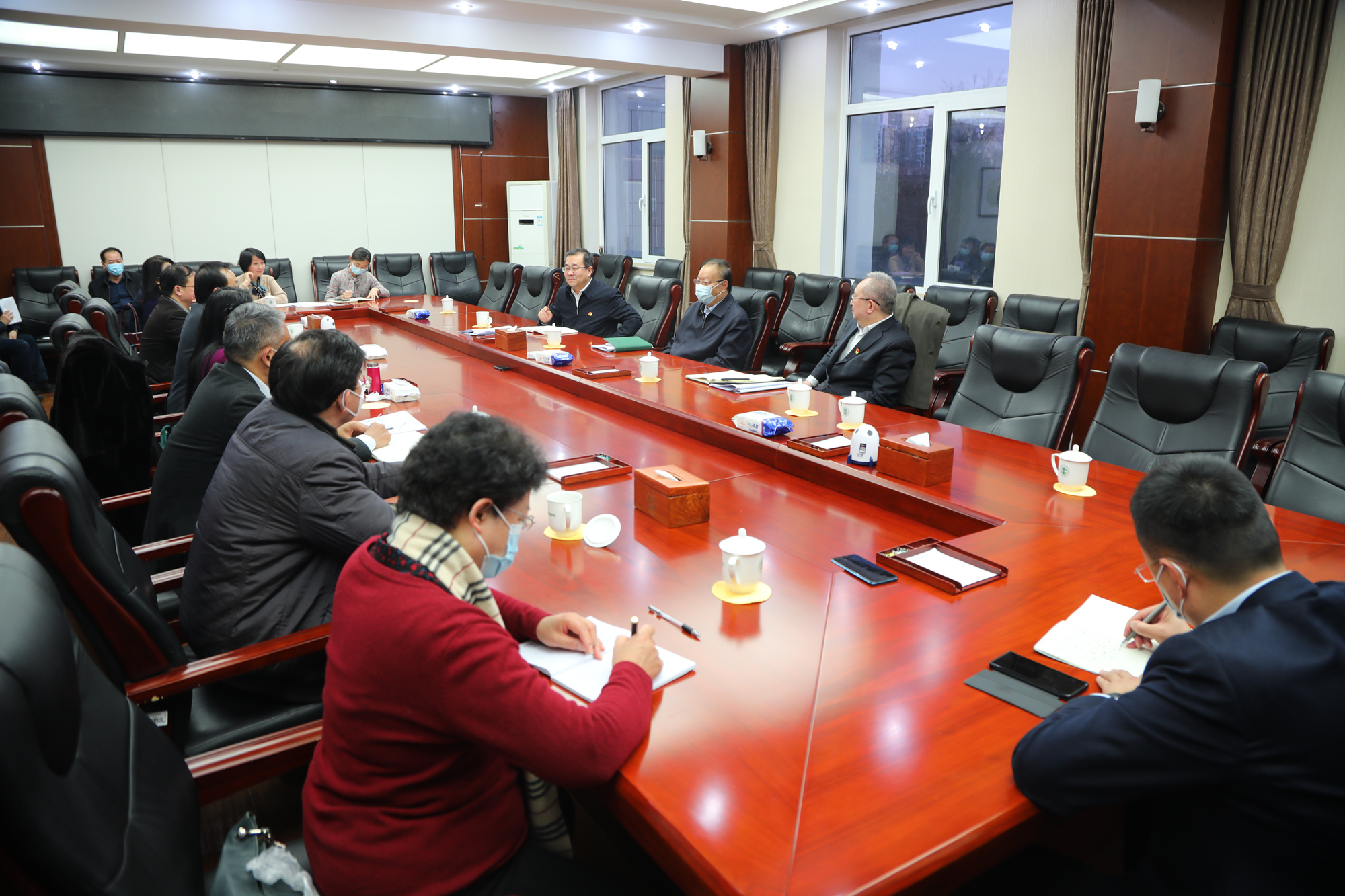 李晓钟主任主持召开贯彻落实全总党组会议精神座谈会