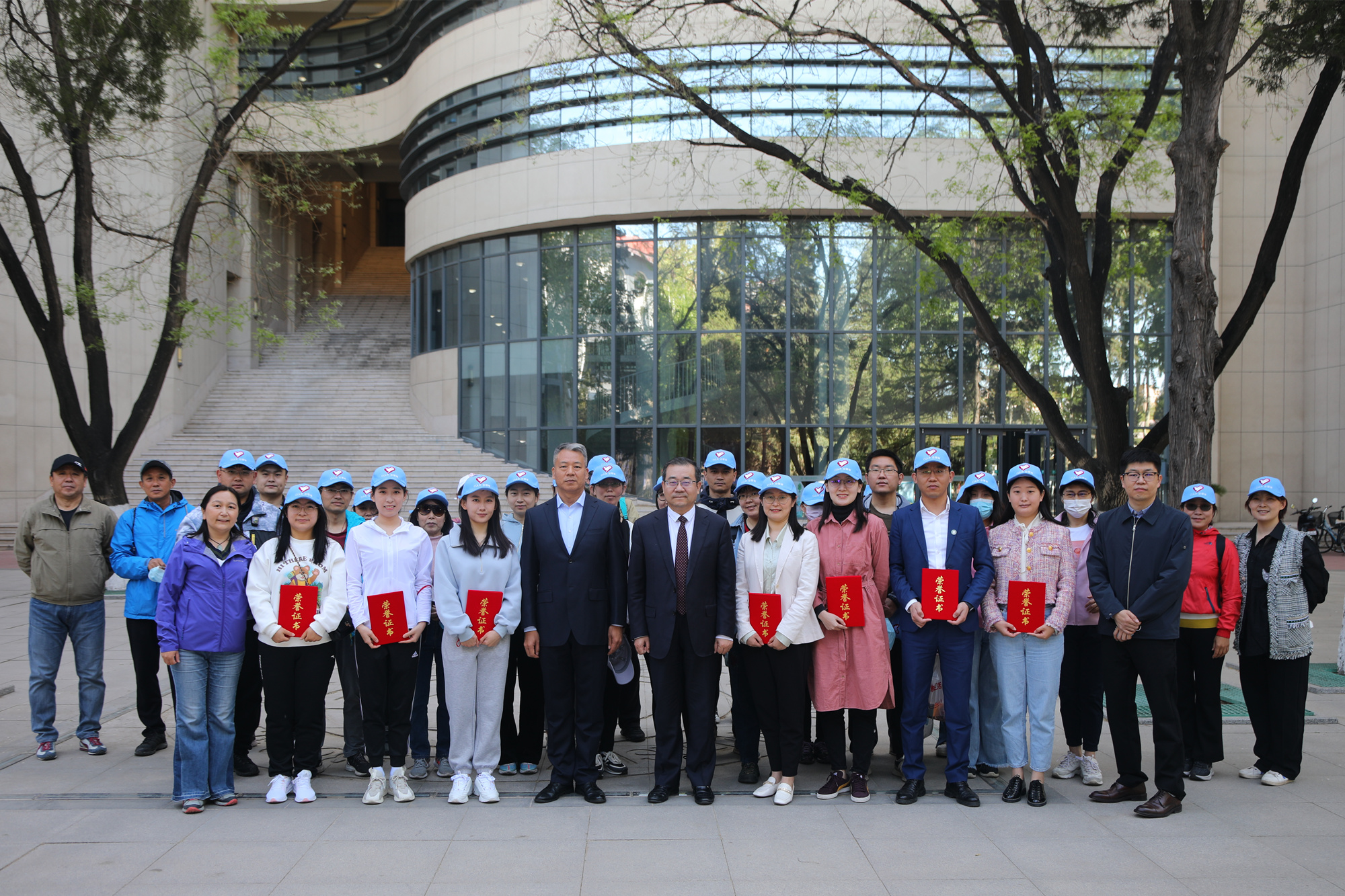学校举行“乐享春日·爱林护木”劳动体验暨职工志愿服务活动启动仪式