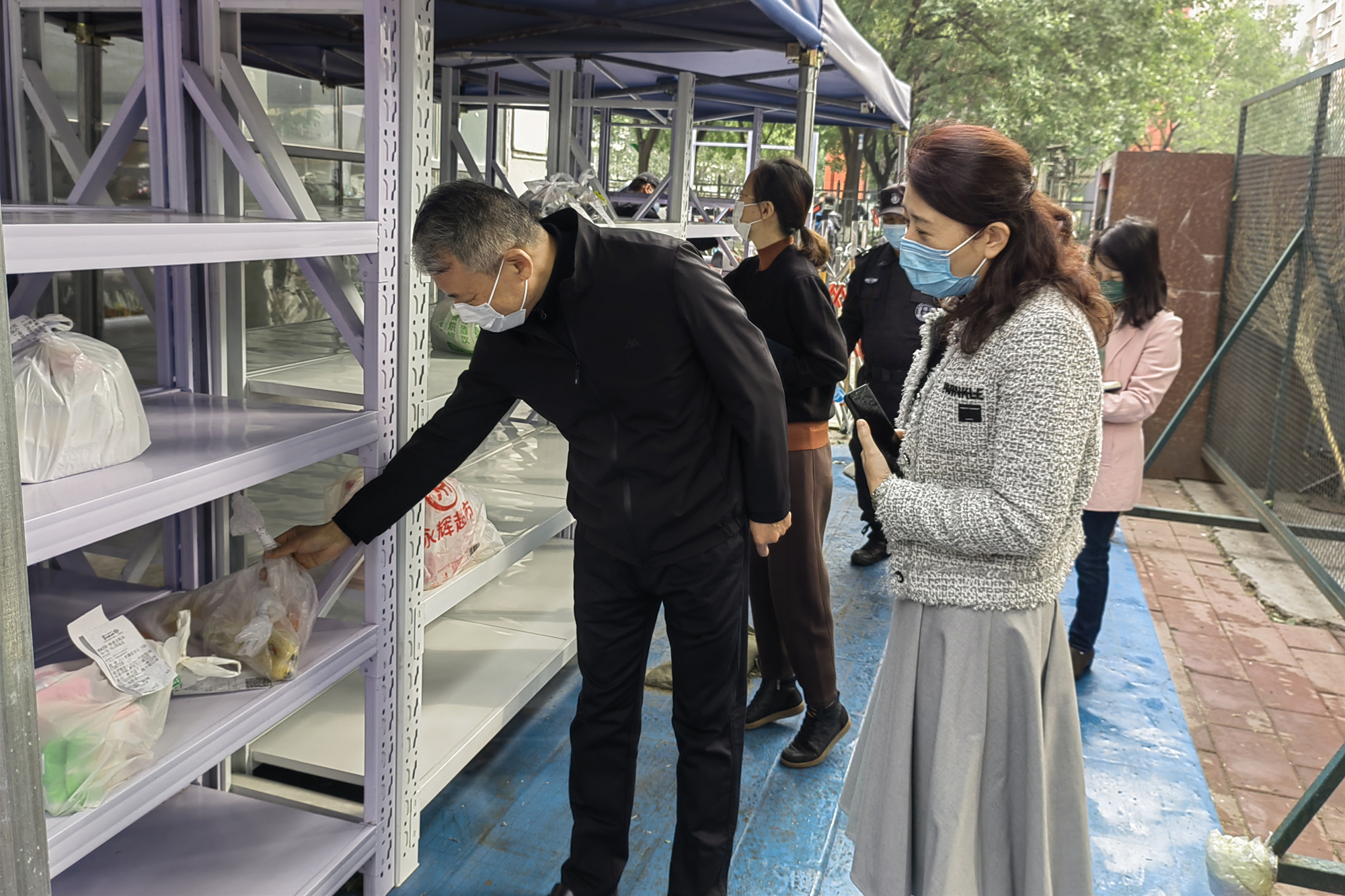 学校领导带队监督检查校园疫情防控和安全稳定工作