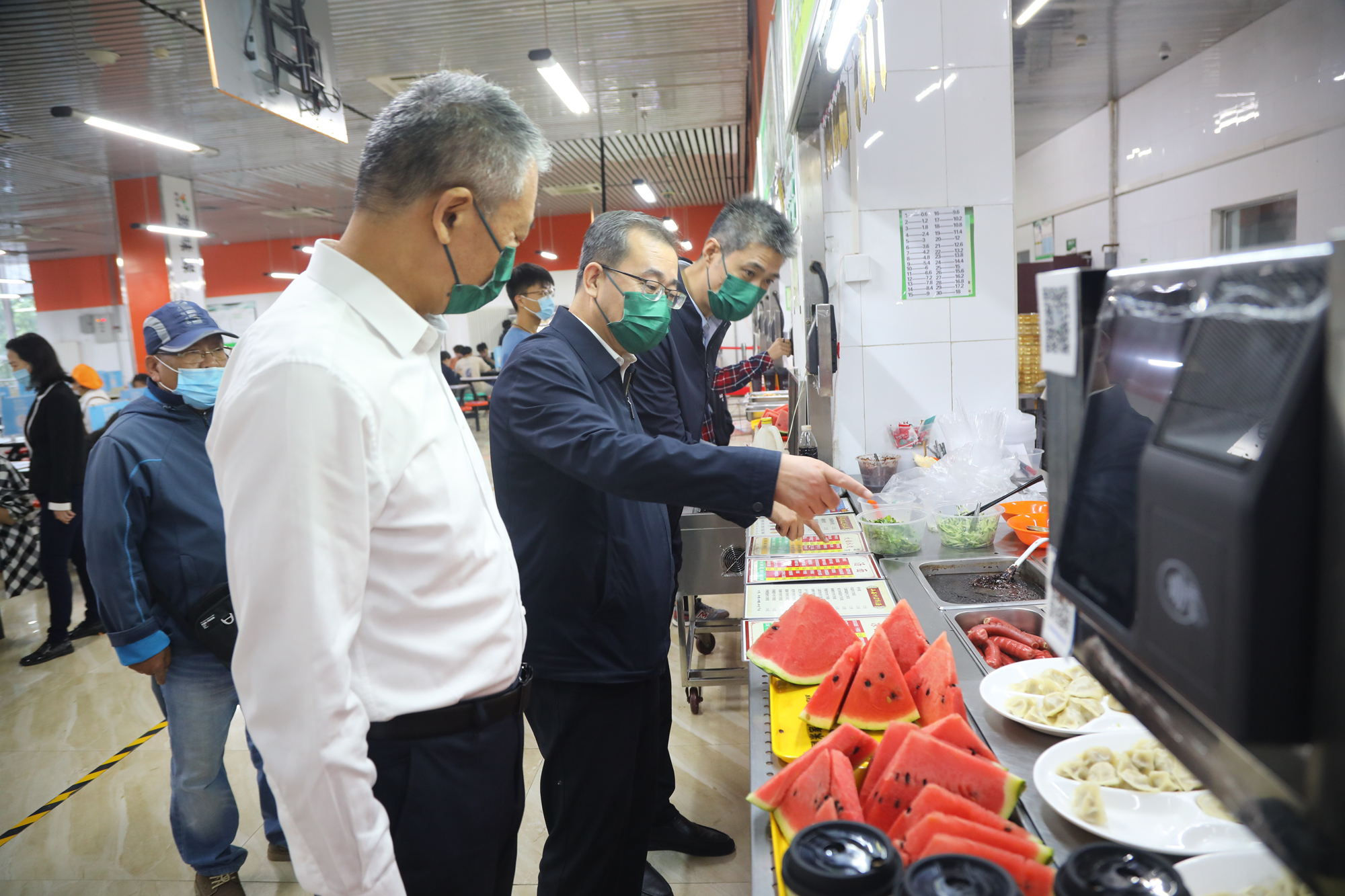 学校领导检查涿州校区疫情防控工作