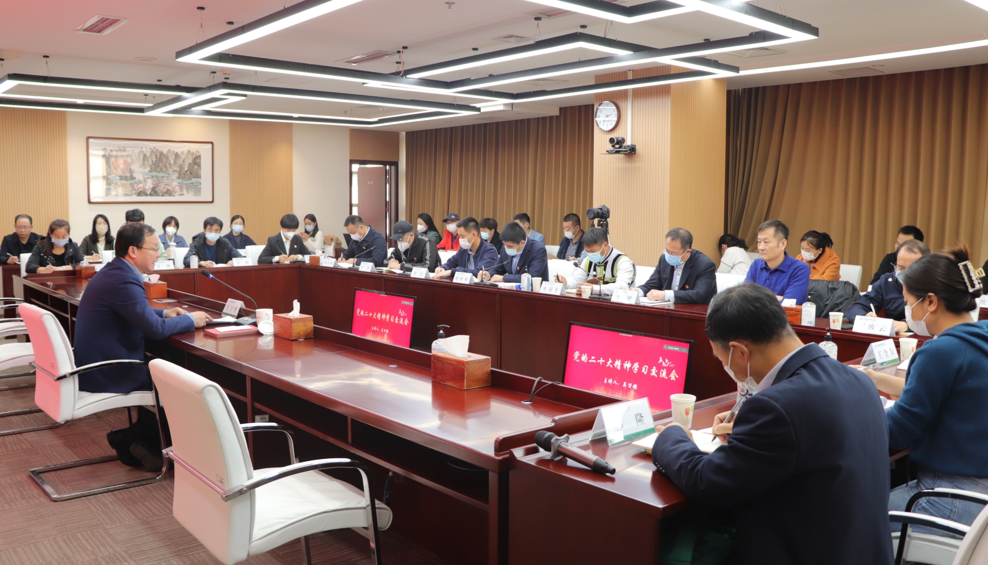 吴万雄副校长为劳模学生讲授“学习党的二十大精神”专题党课