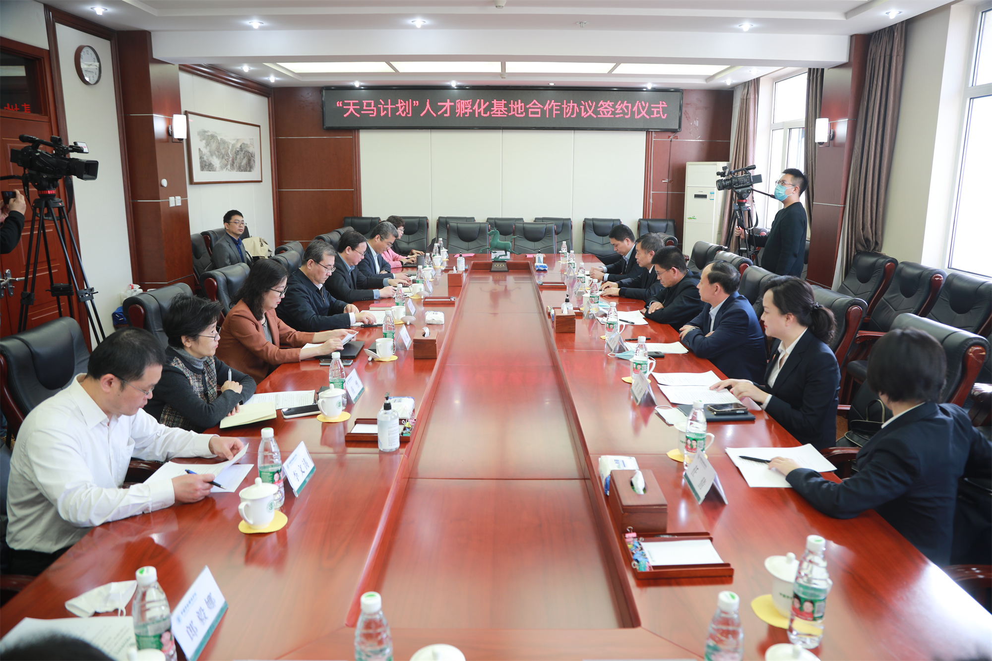 我校与甘肃省武威市人力资源和社会保障局举行“天马计划”人才孵化基地合作协议签约仪式暨合作座谈会