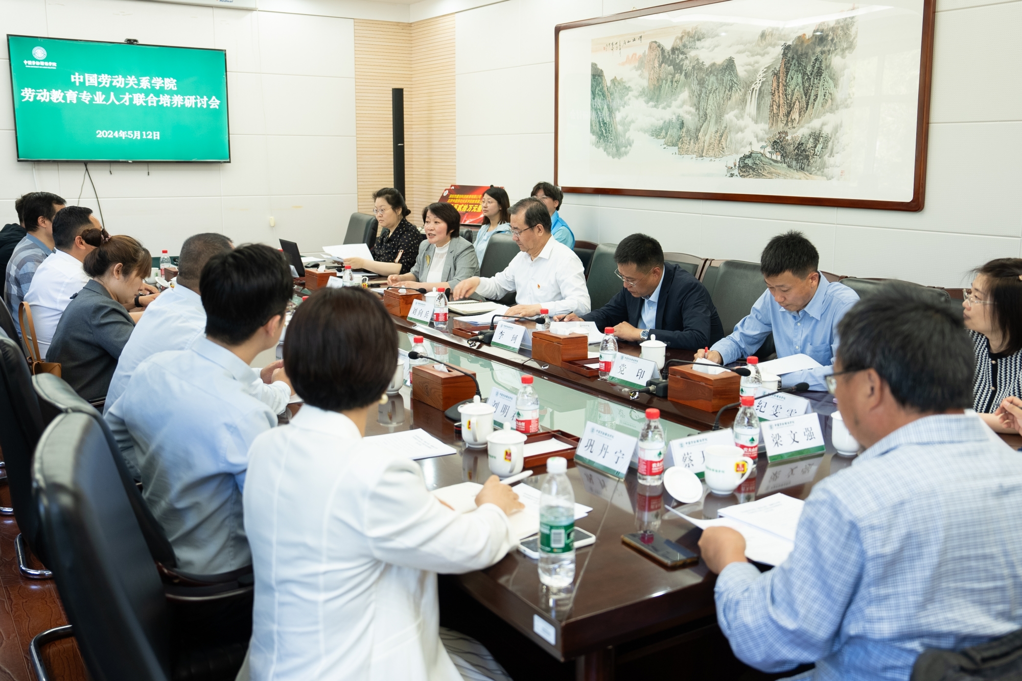 学校召开专业人才联合培养现场会