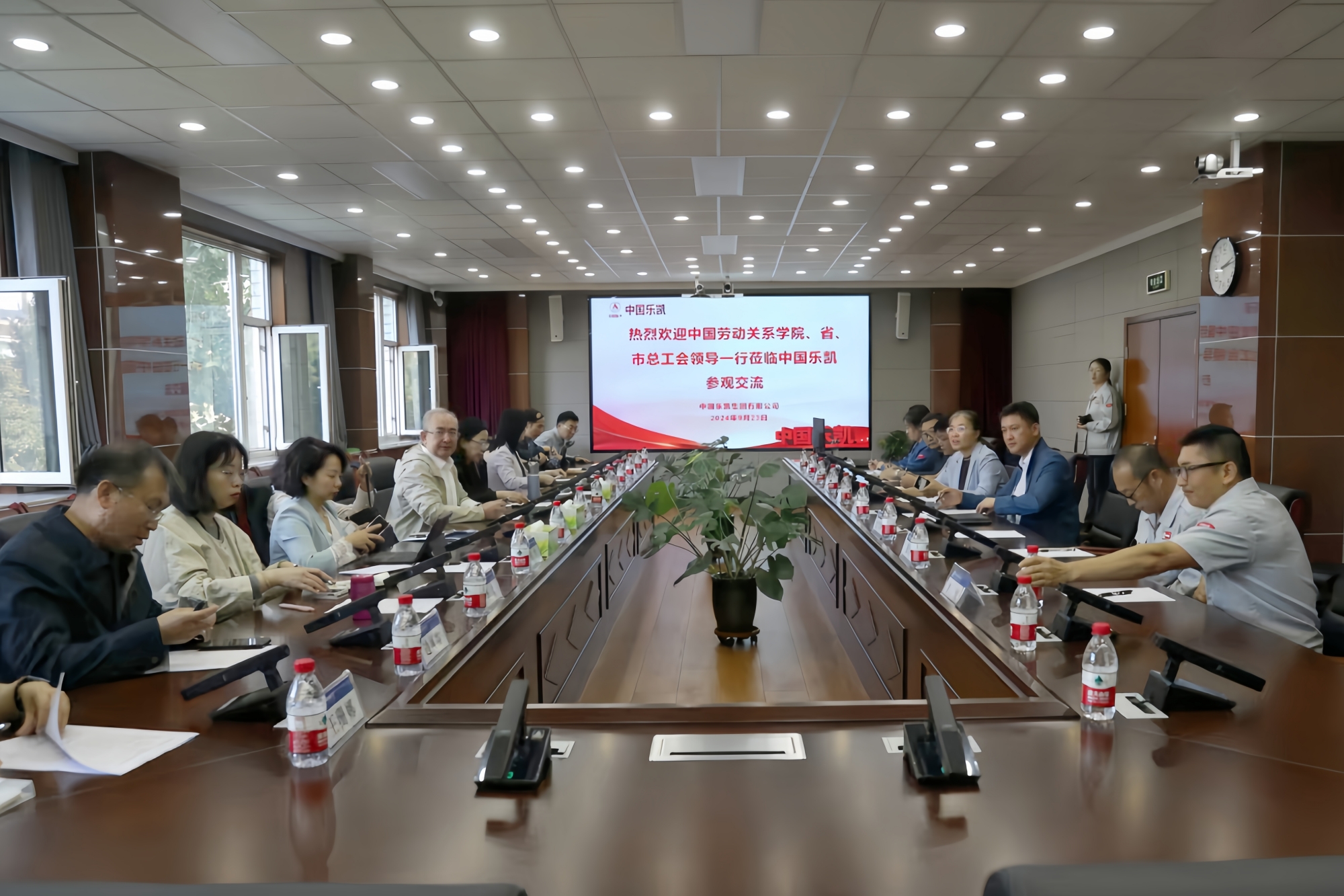 傅德印校长率队赴保定技师学院调研