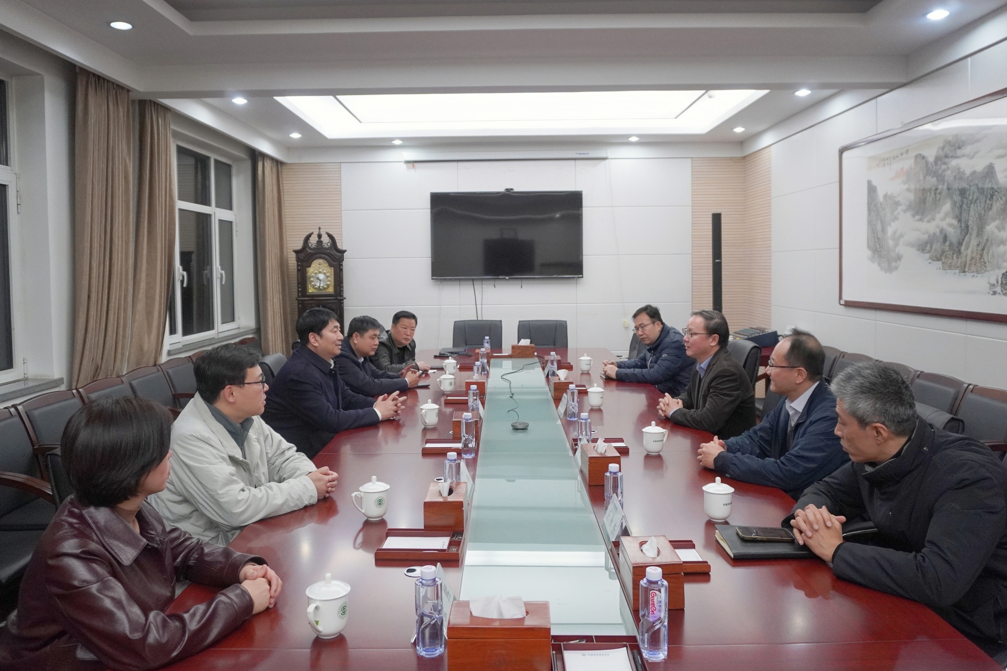 涿州市常务副市长张玉刚一行来涿州校区交流座谈