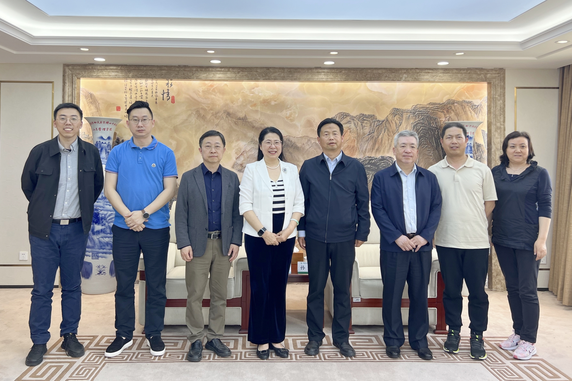 海淀区总工会孙金春书记一行来校调研座谈