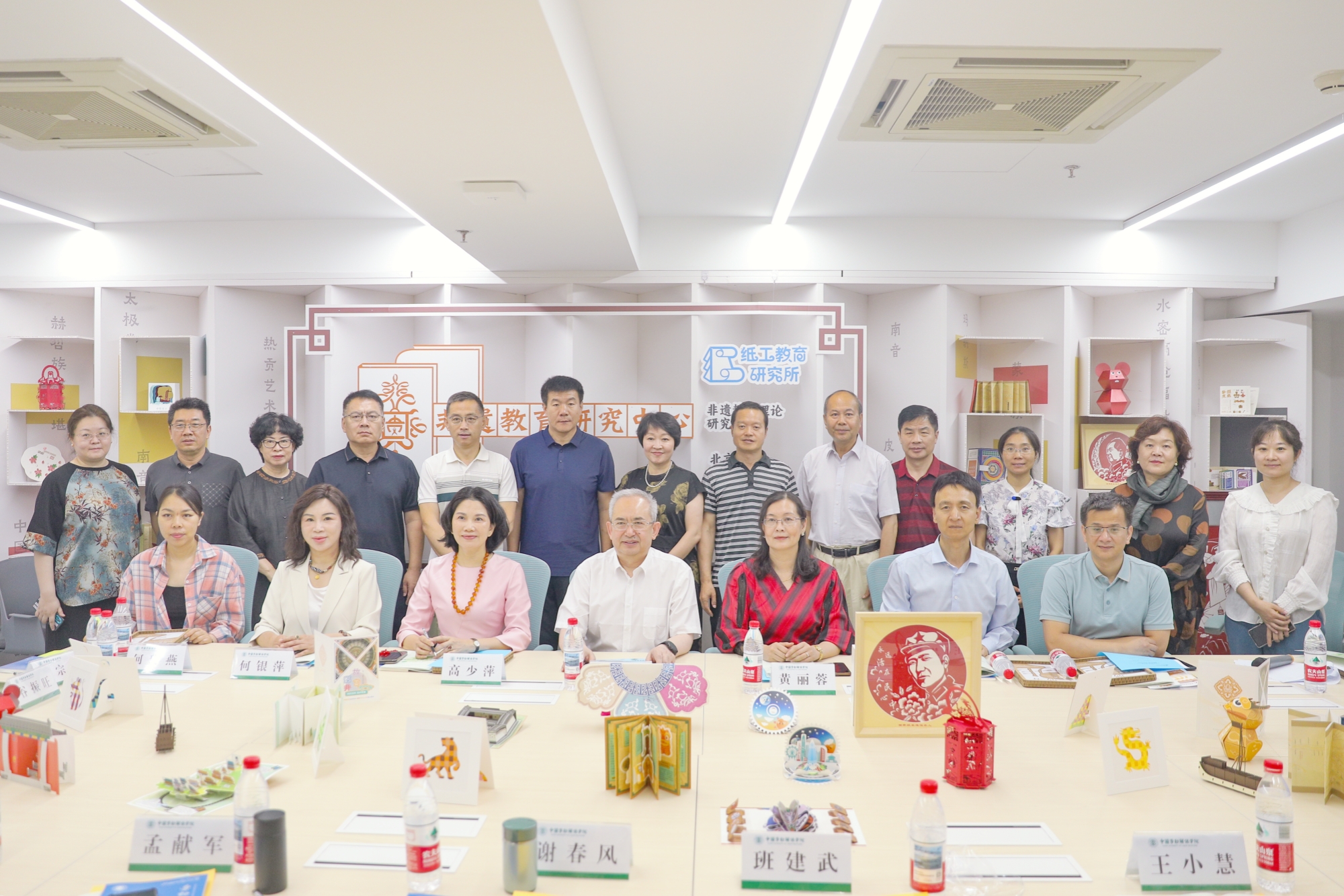 学校举行“非物质文化遗产教育研究中心”揭牌仪式暨教材研讨会