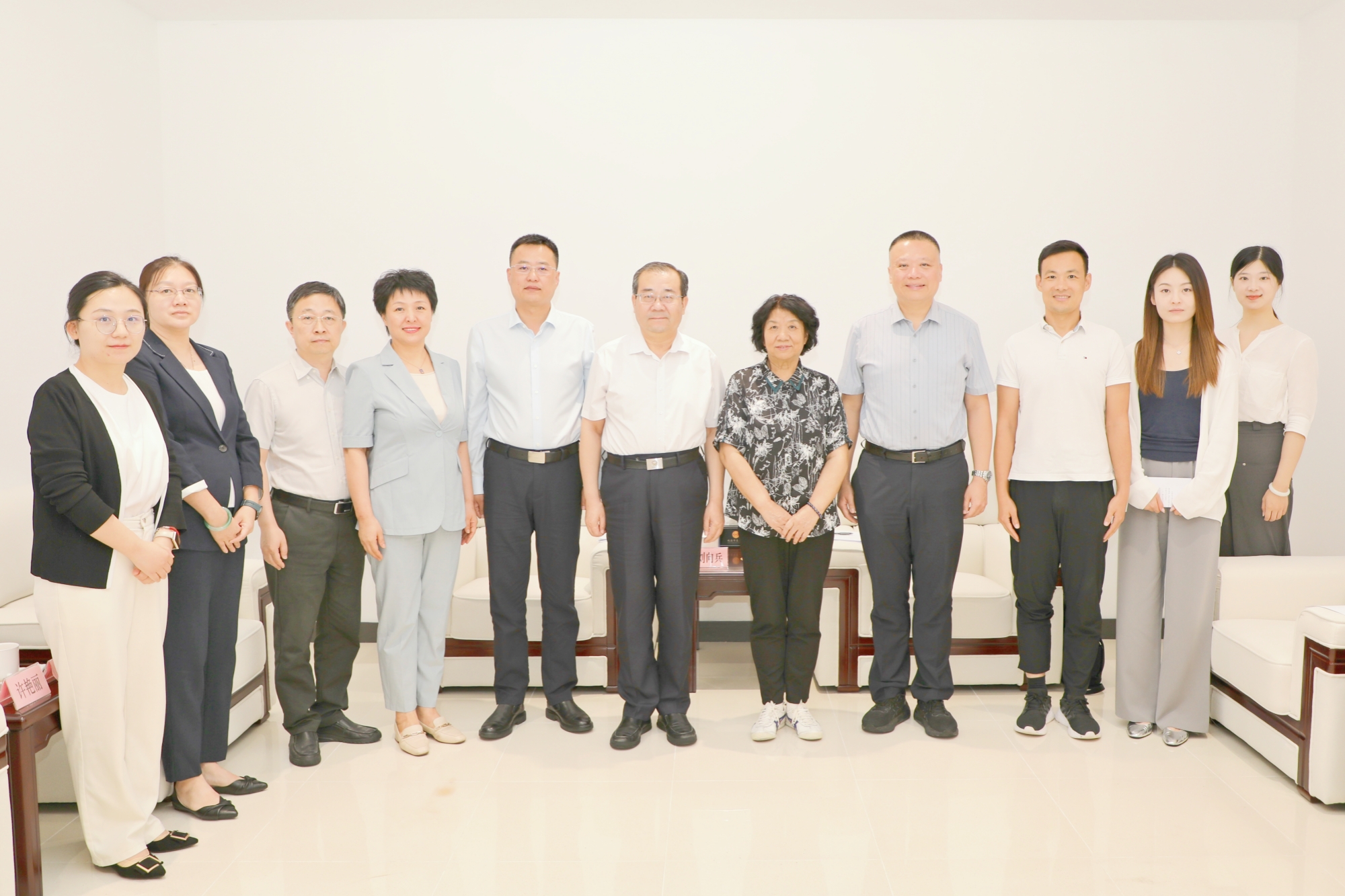 刘向兵书记带队与澳门城市大学进行座谈交流