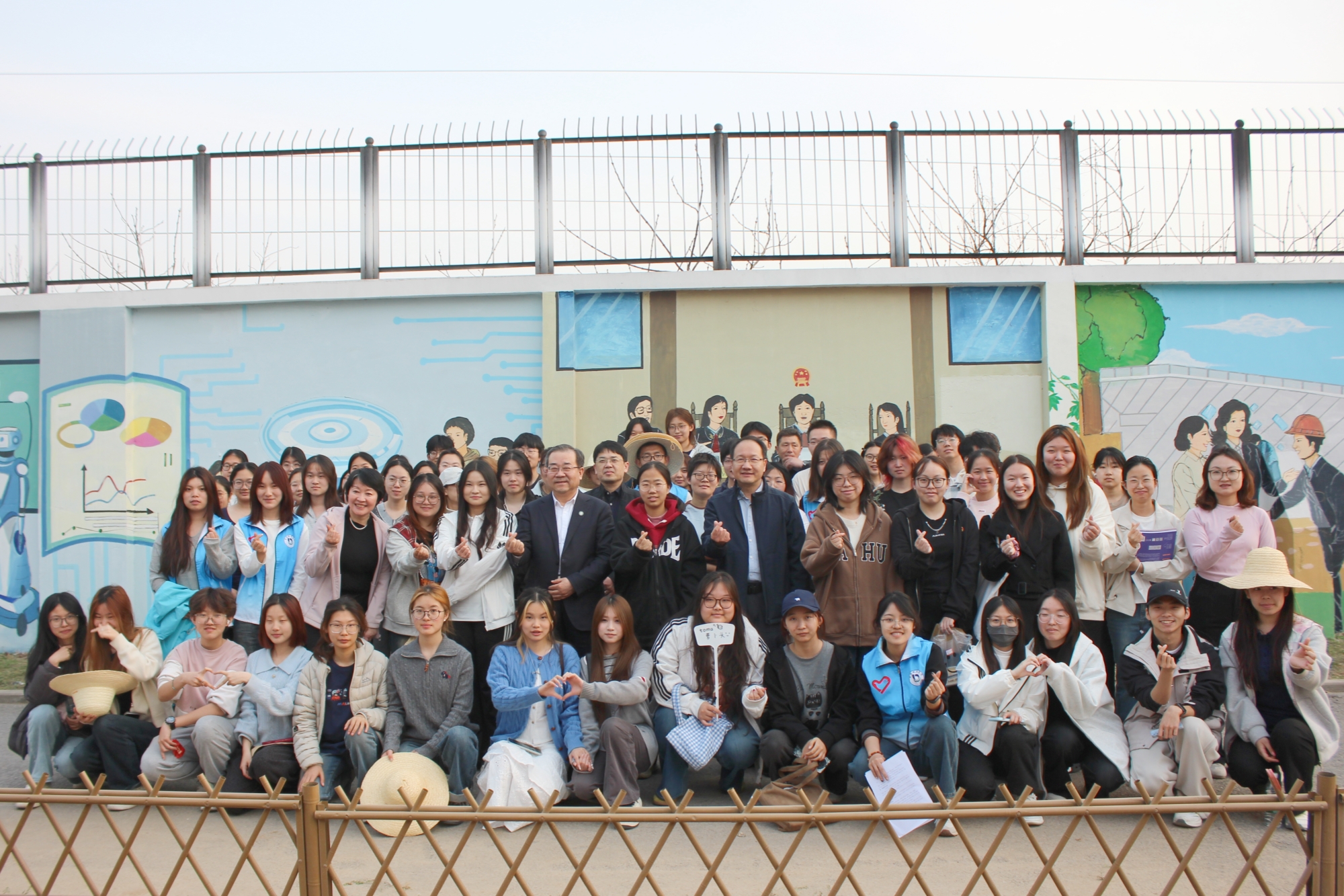 学校举办耕读小院“一米菜园2.0”主题活动开园仪式