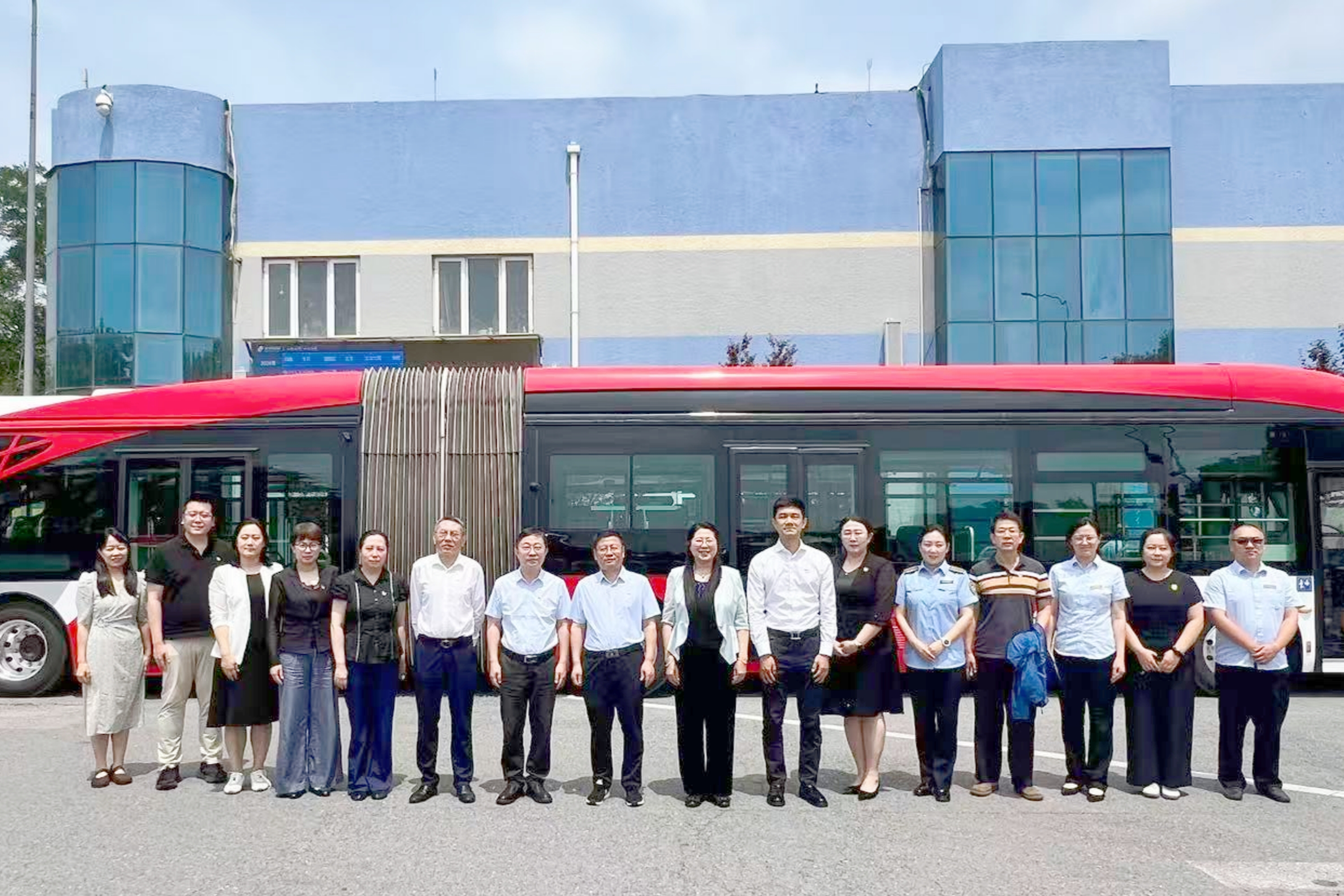 深化联学联建 弘扬“三个精神”推进实践教学基地建设 ——工会干部培训学院党总支赴北京公交集团开展主题党日活动