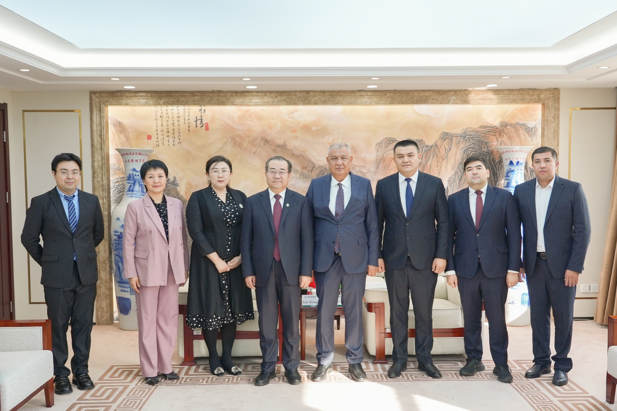 乌兹别克斯坦工会联合会劳动与社会关系学院代表团到我校开展友好访问
