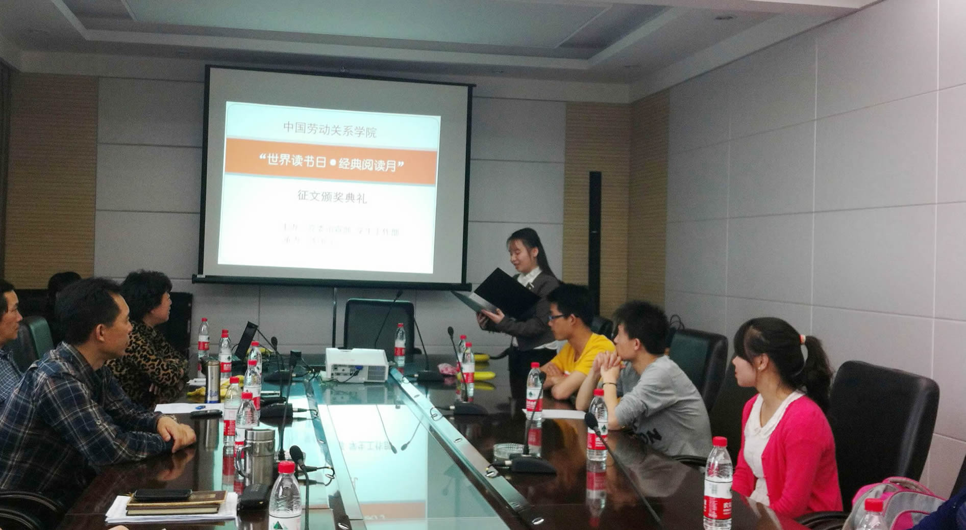 2013“世界读书日·经典阅读月”闭幕典礼暨征文获奖学生座谈会在涿州校区举行
