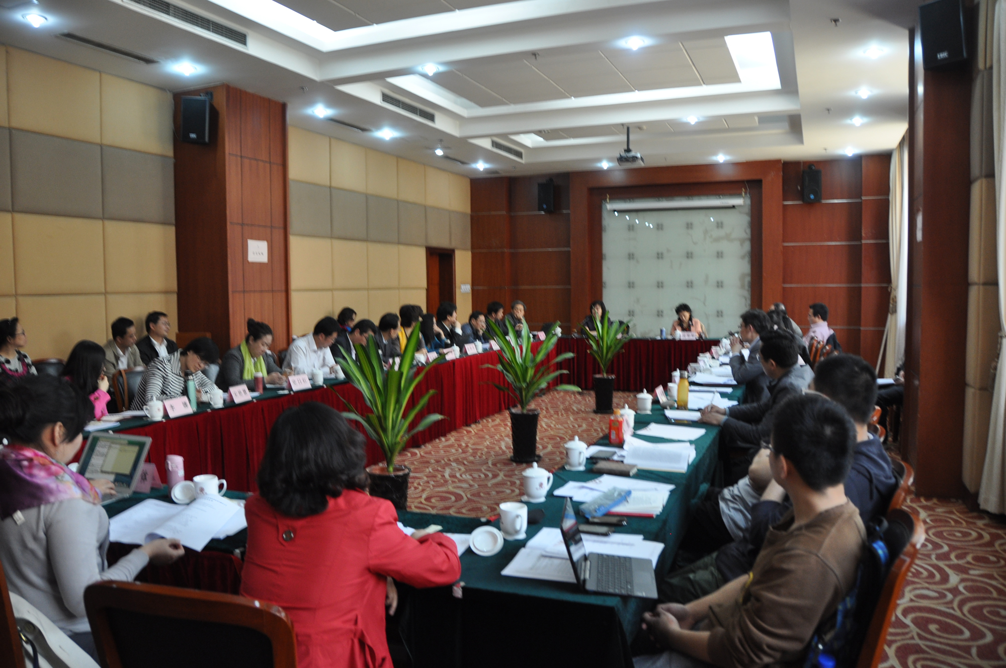 “企业关闭重组中劳动争议处理法律适用问题研讨会”在我校举办