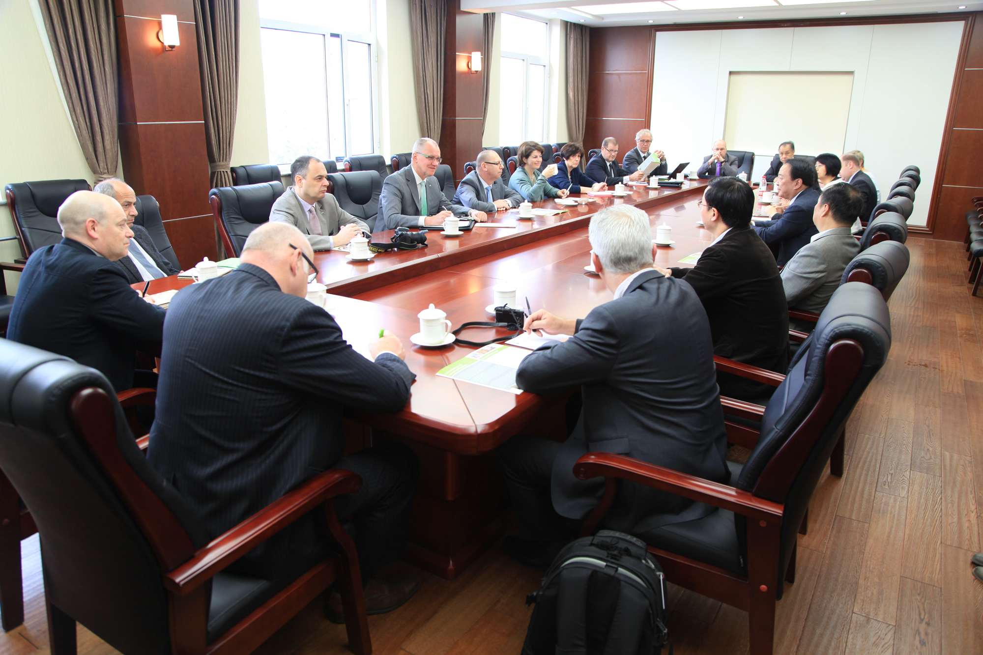 比利时工联代表团访问我校