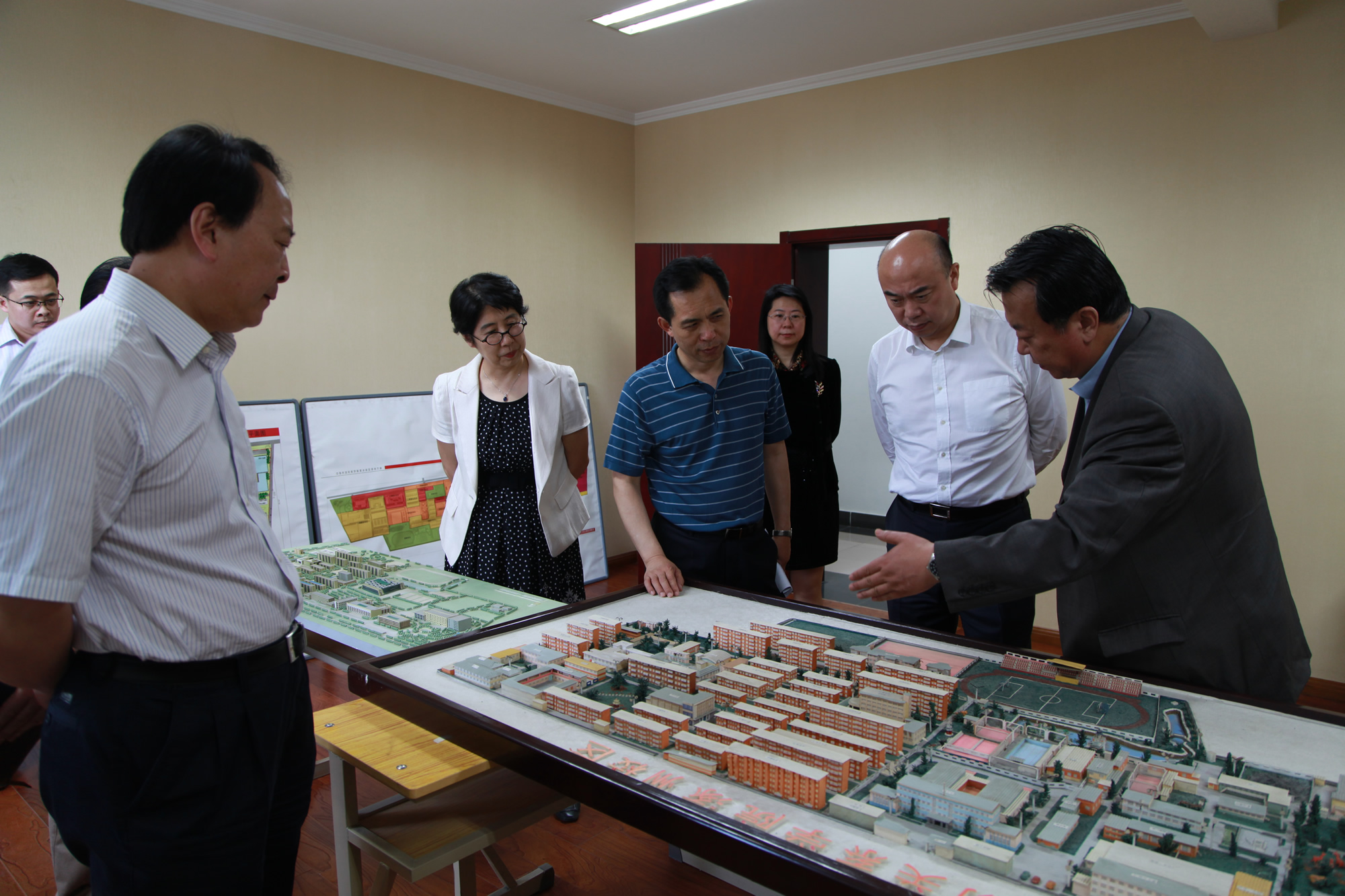 全总副主席刘国中到我校涿州校区考察调研