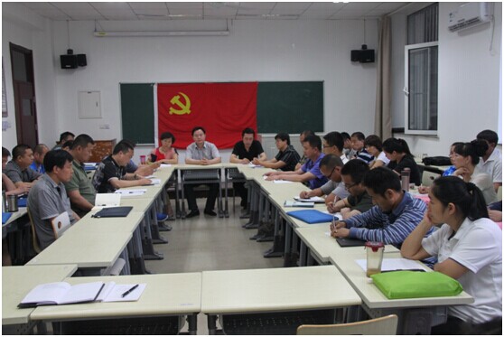工会学院劳模班党支部学习贯彻习近平总书记在乌鲁木齐同劳模代表座谈时的讲话