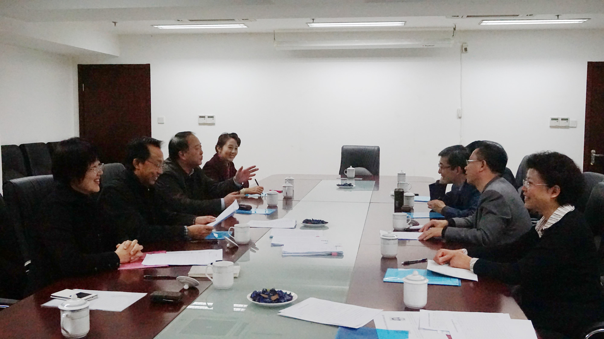 我校召开“2013-2014学年度研究生奖学金”评审会