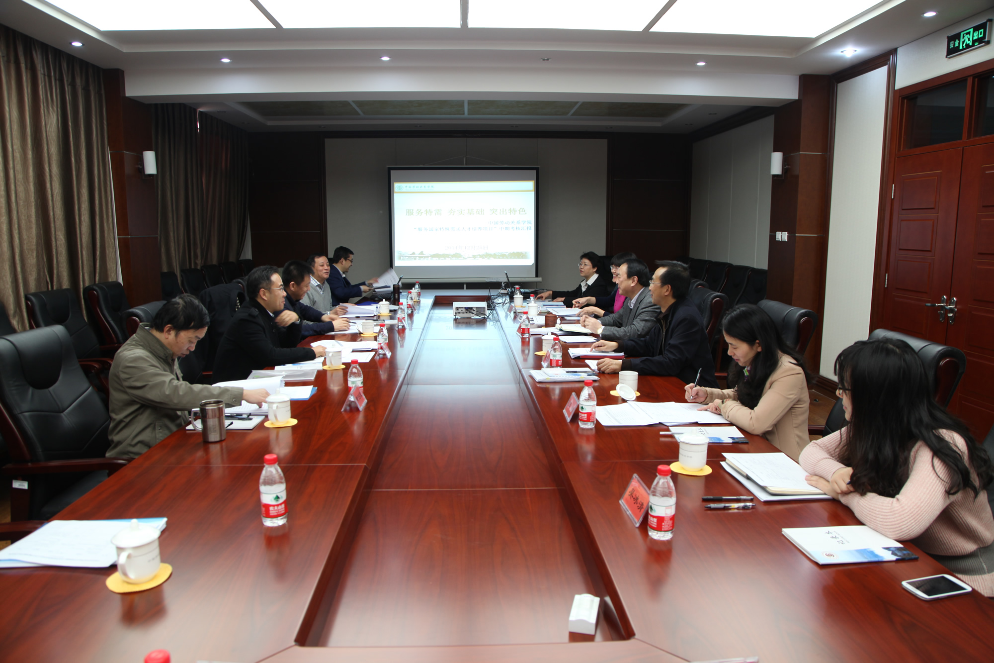 我校公共管理硕士专业学位研究生试点工作接受中期考核专家评估