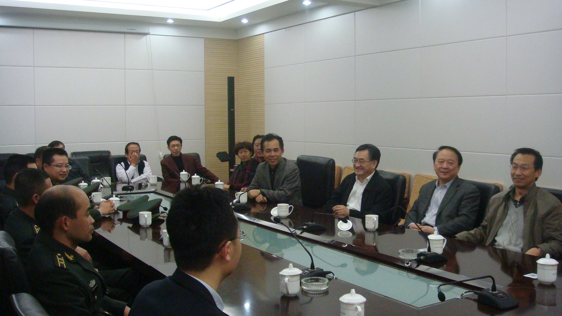 书剑同辉长携手，军民共建话新春