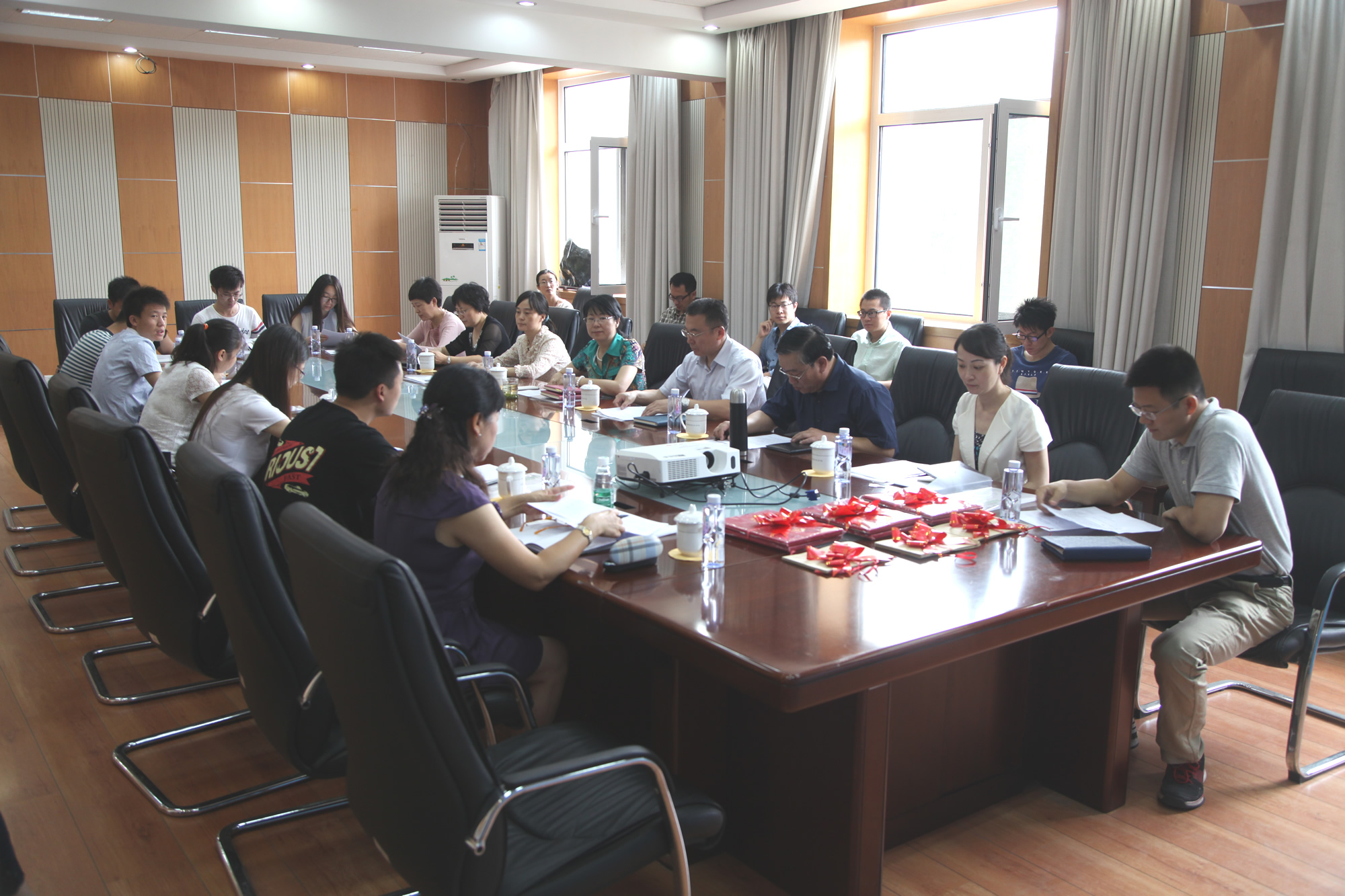学院召开2015年毕业生赴南疆乡镇工作、“京郊村官助理”、“西部计划志愿者”表彰暨座谈会