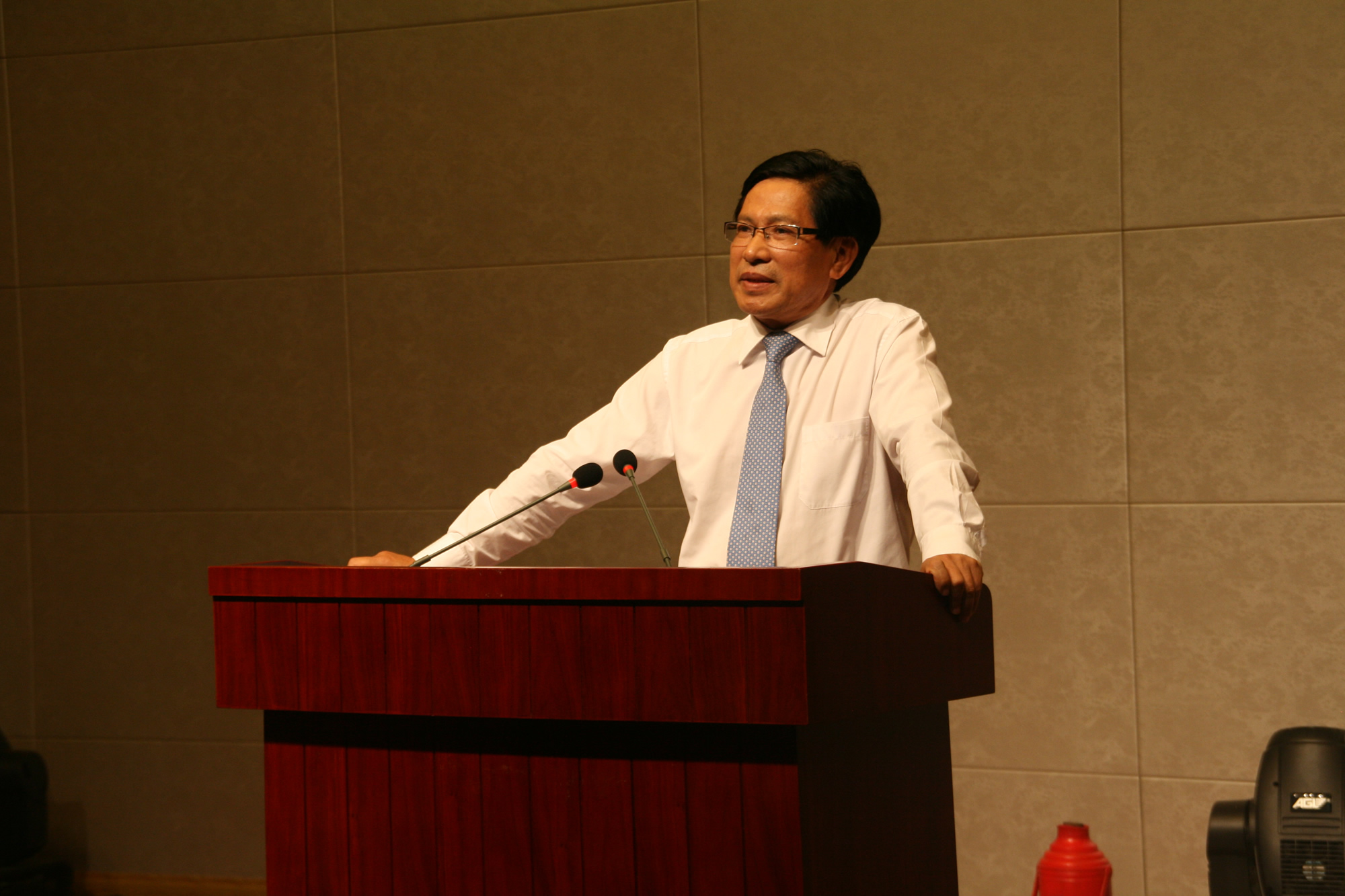 做一个有人喜欢的人——罗崇敏老师给大一新生的寄语