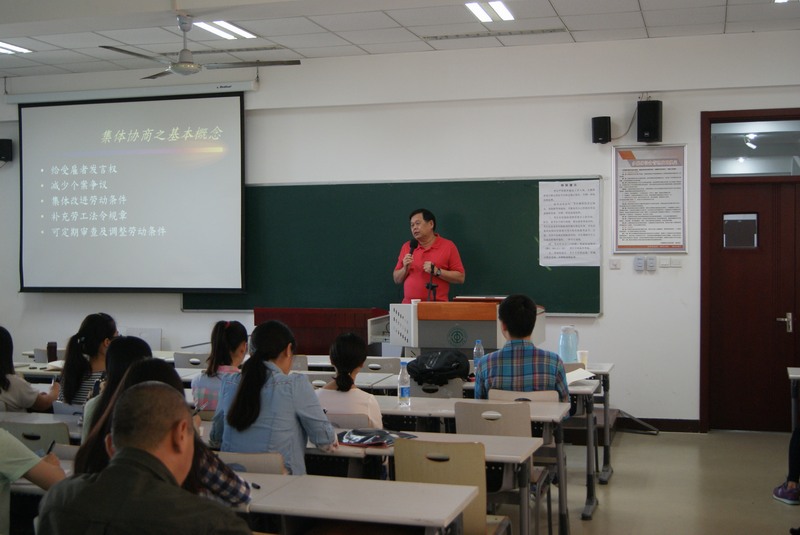 台湾中国文化大学潘世伟博士在我院举办系列讲座