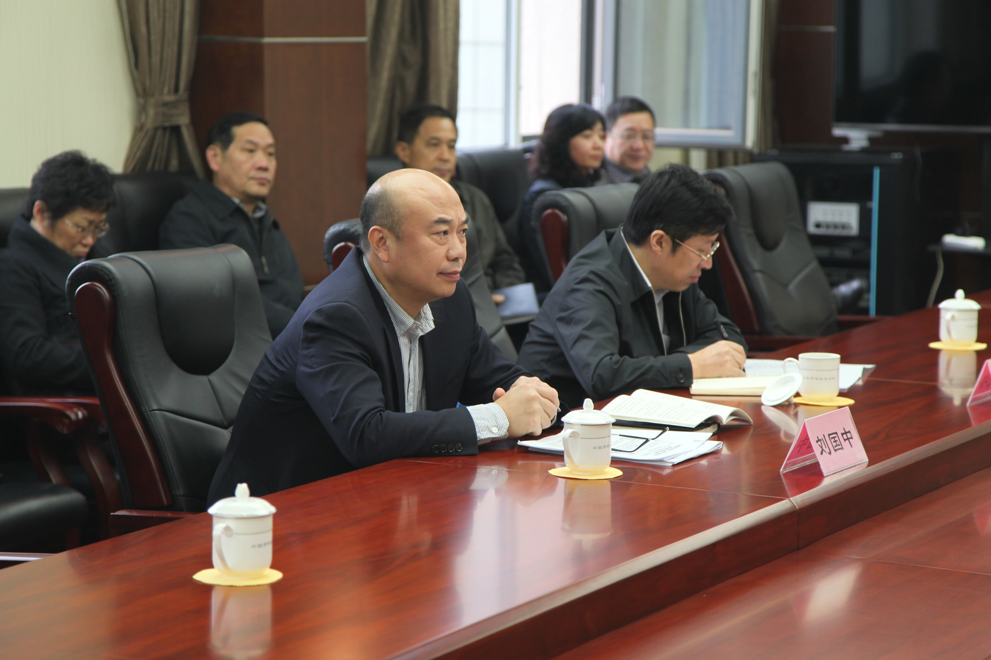 刘国中同志参加学院学习座谈会