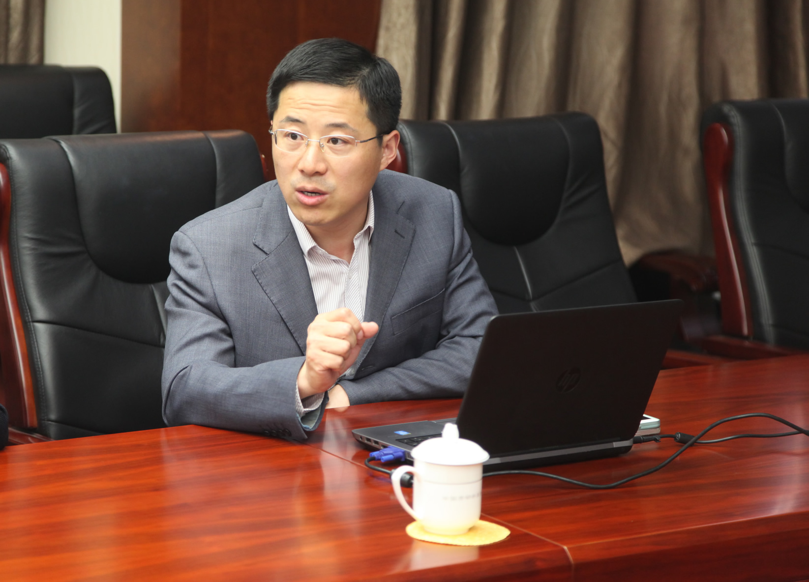 学校召开2016届毕业生就业工作业务培训会