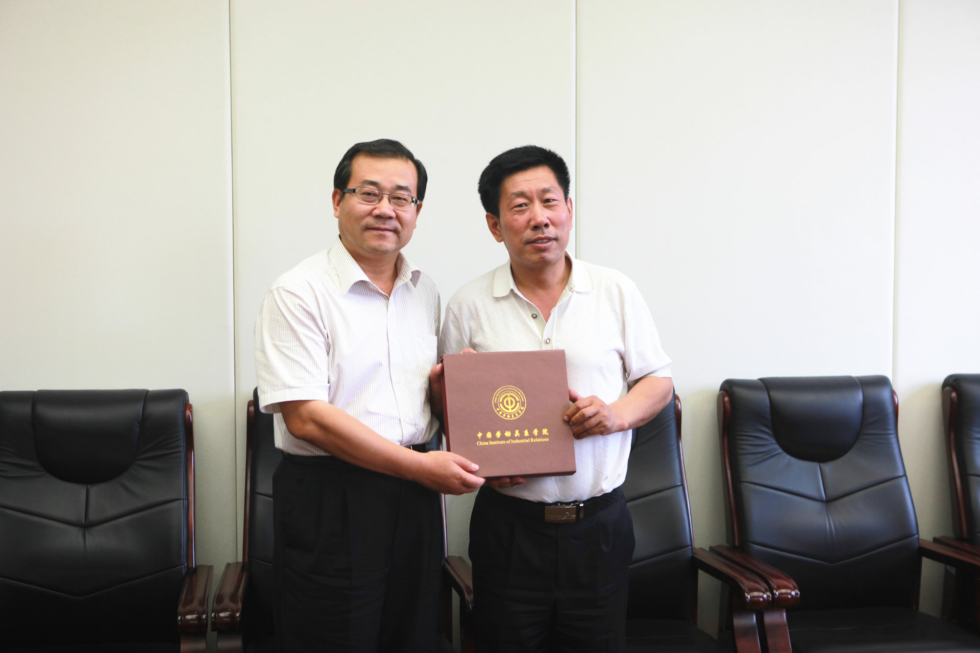 刘向兵院长会见大连金普新区总工会一行