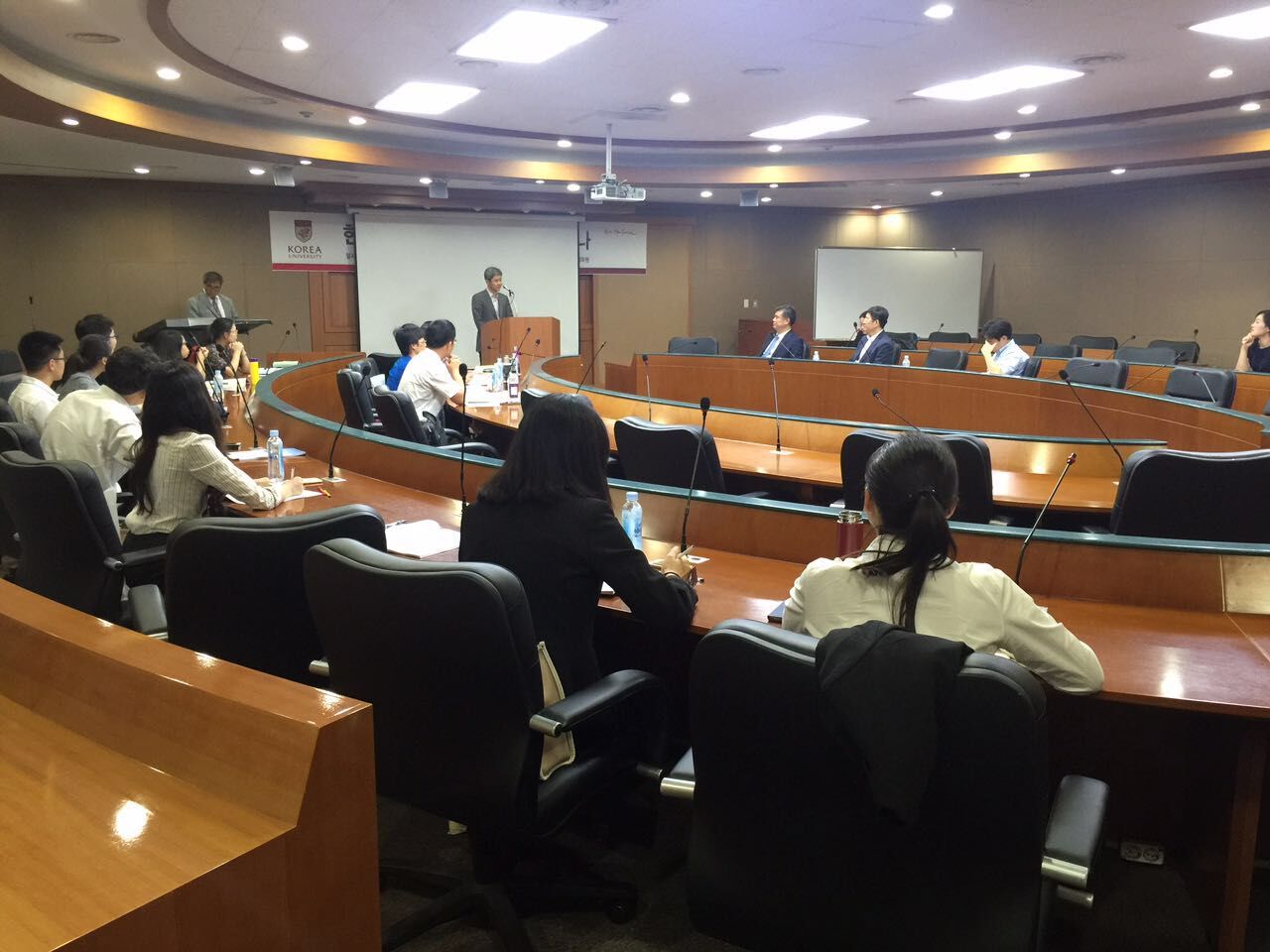 我校师生代表团赴韩国高丽大学进行友好访问