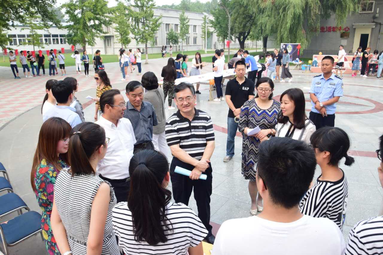 学校领导在涿州校区与师生共度中秋佳节