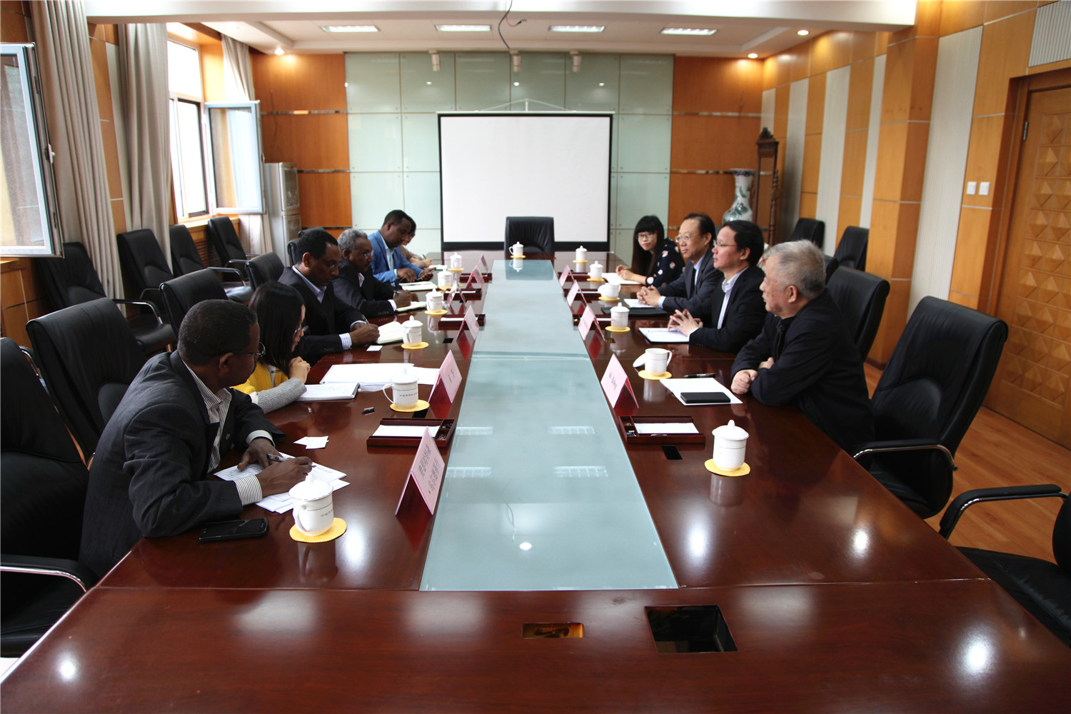 埃塞俄比亚工会总联合会代表团访问我校