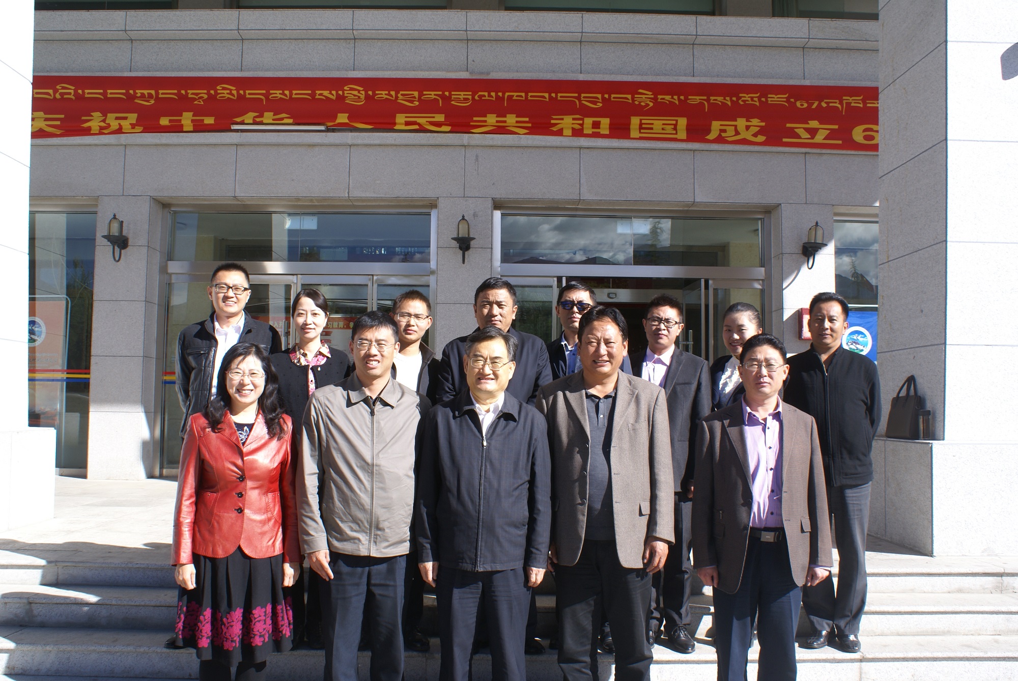 屈增国书记一行赴藏看望我校援藏毕业生