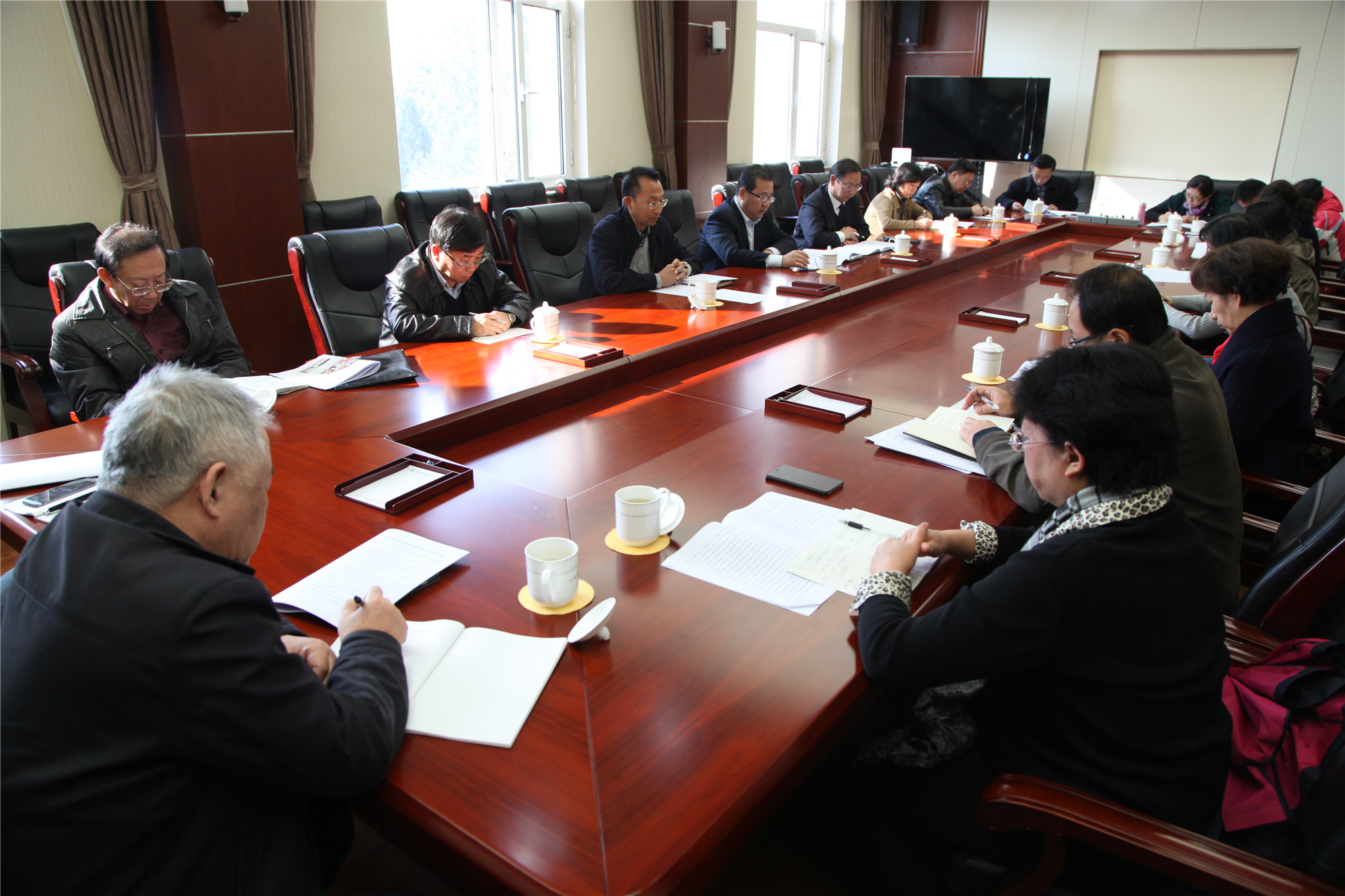 学校党委召开专题会议传达学习十八届六中全会精神