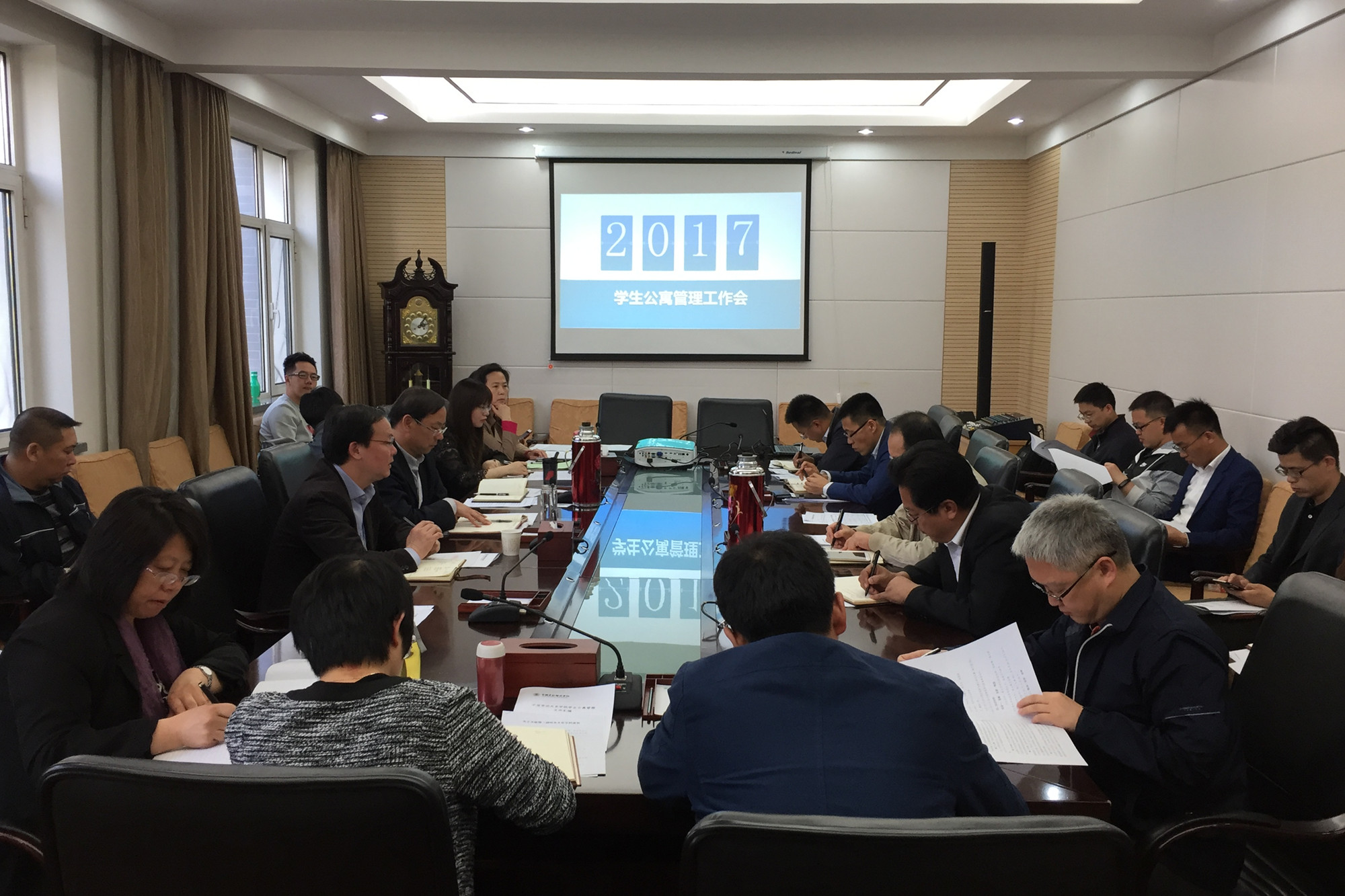 学校召开学生公寓管理工作会议
