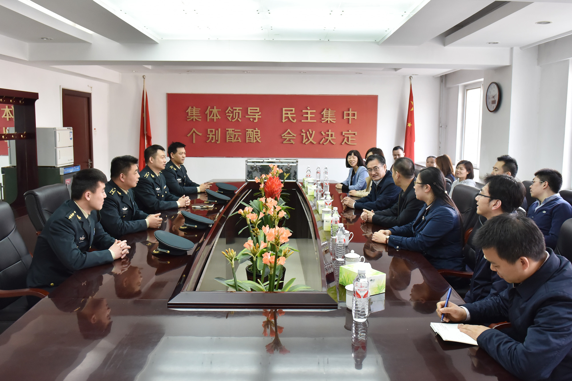 屈增国书记参加所在支部党日活动