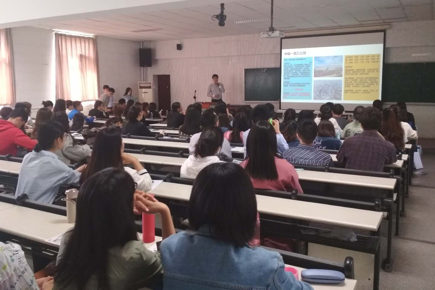 学校举办中国建筑一局（集团）有限公司专场宣讲招聘会