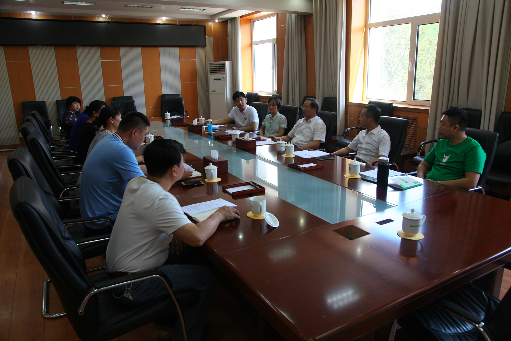 全总文工团著名相声演员到我校与劳模本科班学员座谈采风