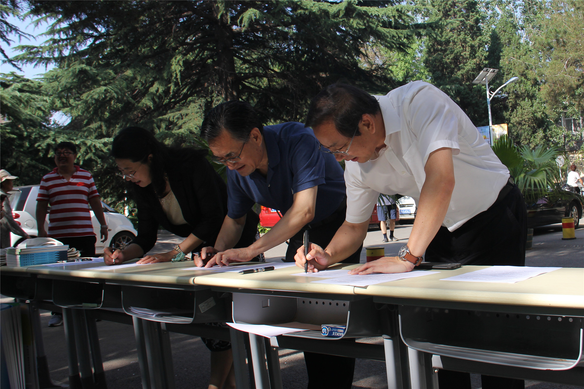 学校举办2018年节能宣传现场答题活动