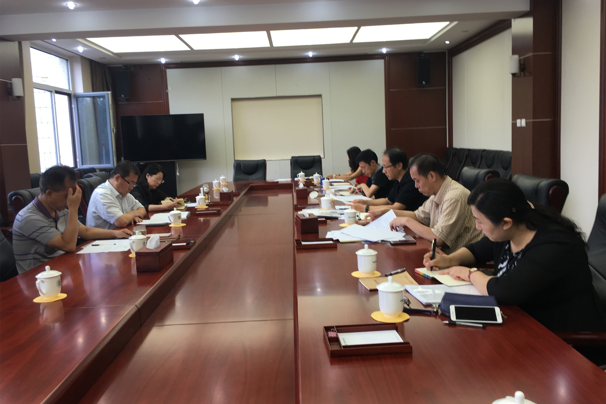 学校召开资产经营管理委员会会议