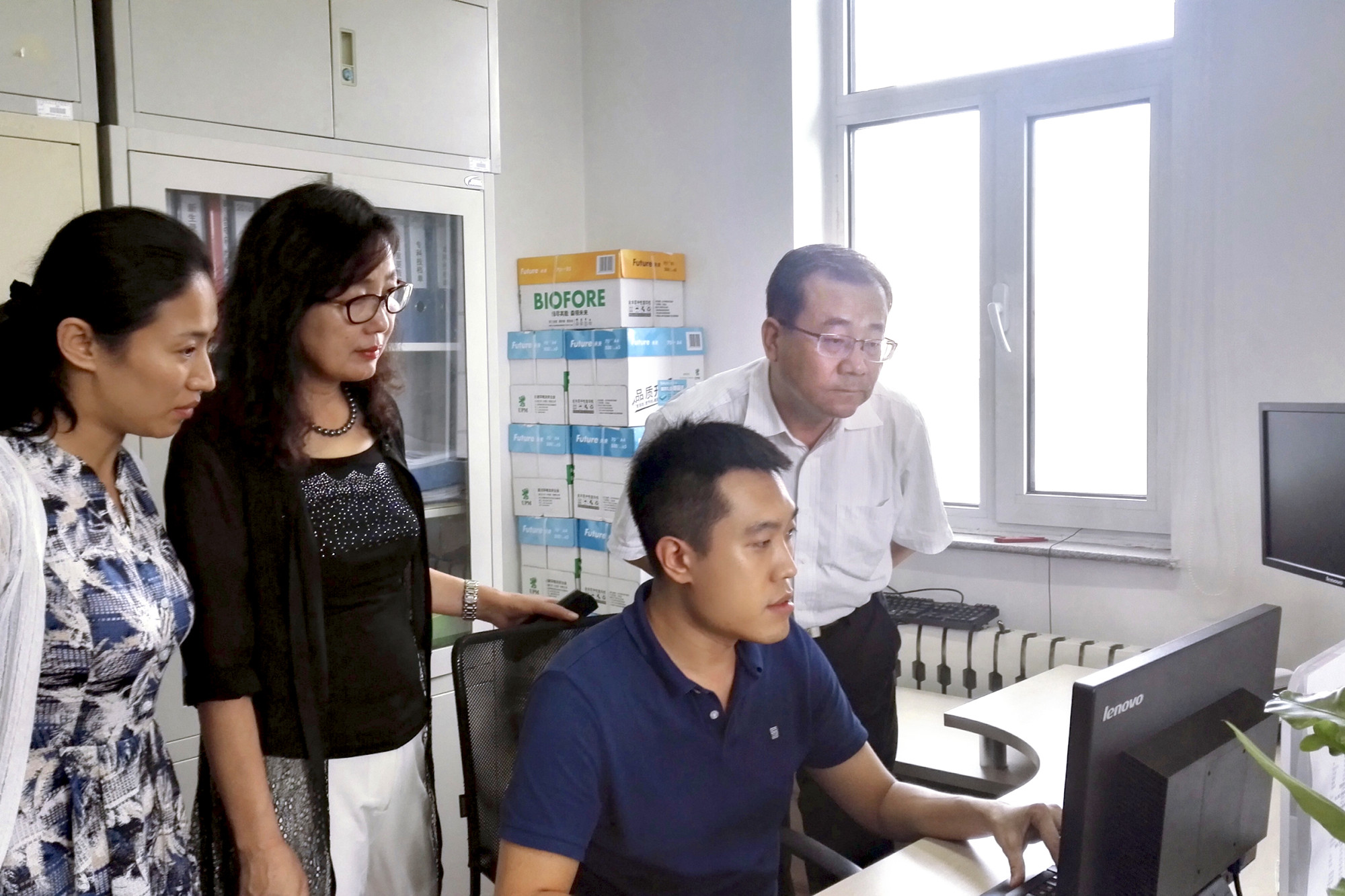 刘向兵校长看望慰问学校招生工作人员