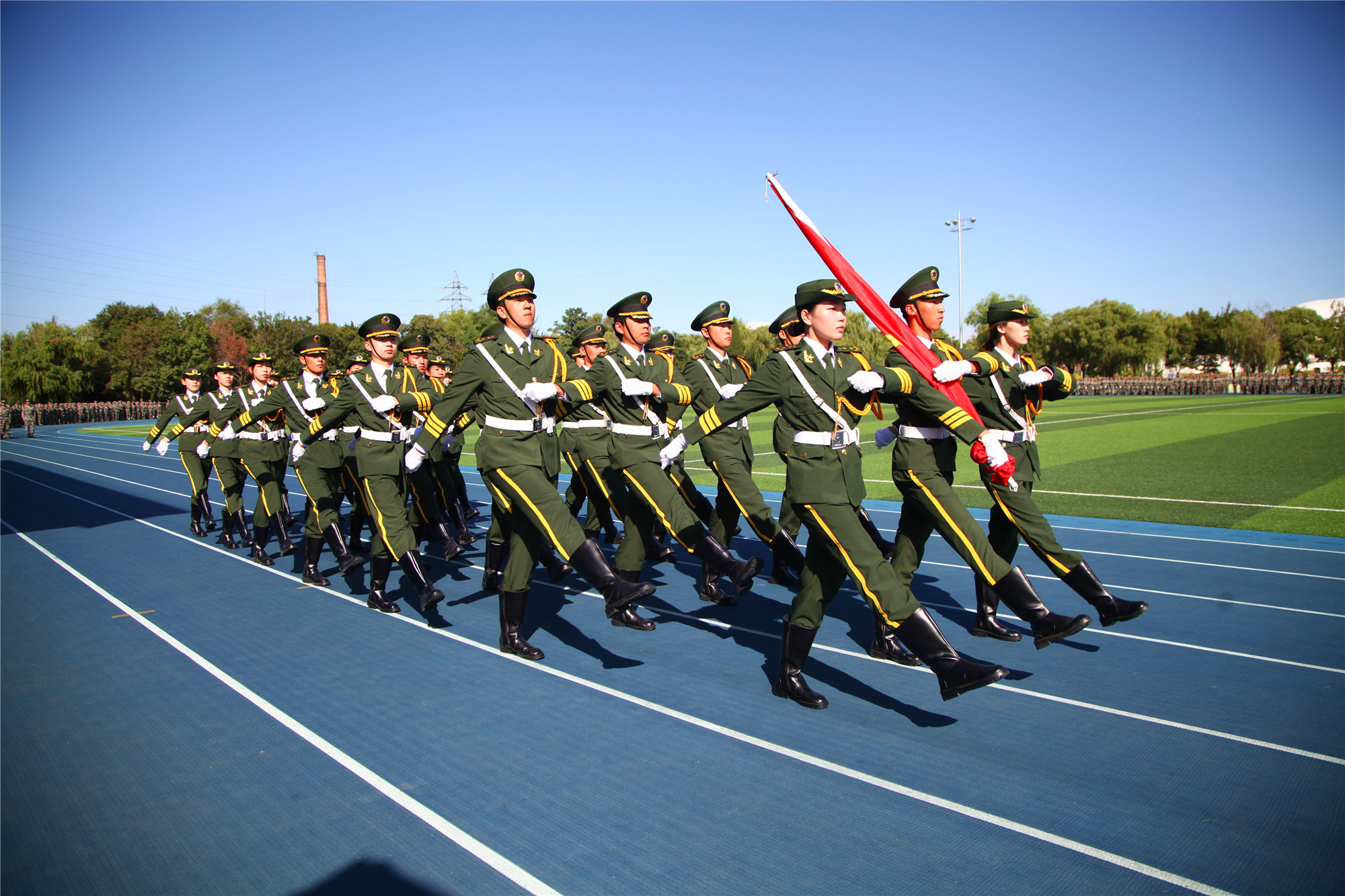 “壮志凌云，无悔青春”——学校2018年国防教育训练闭营式隆重举行
